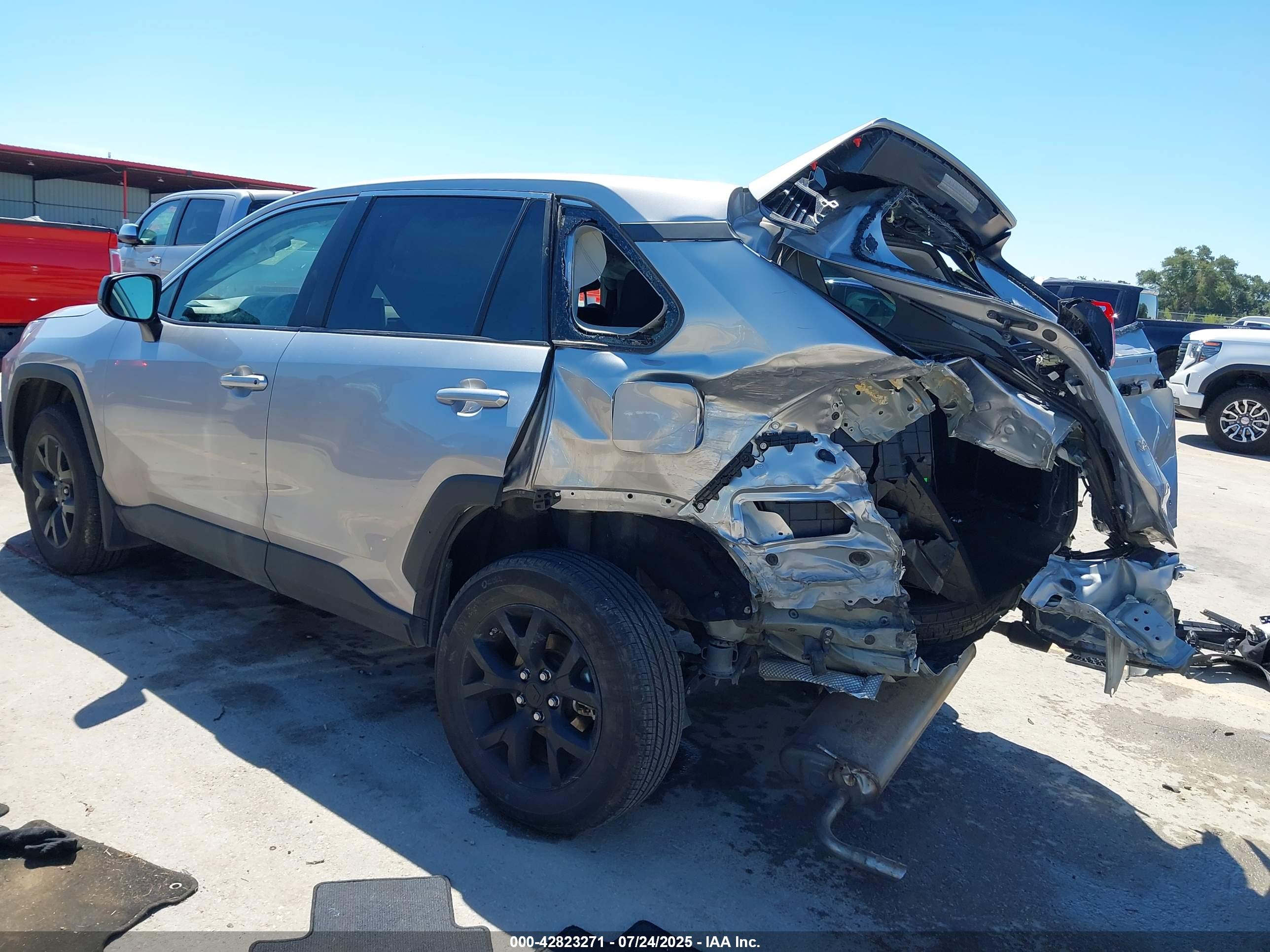 TOYOTA RAV4 image 3