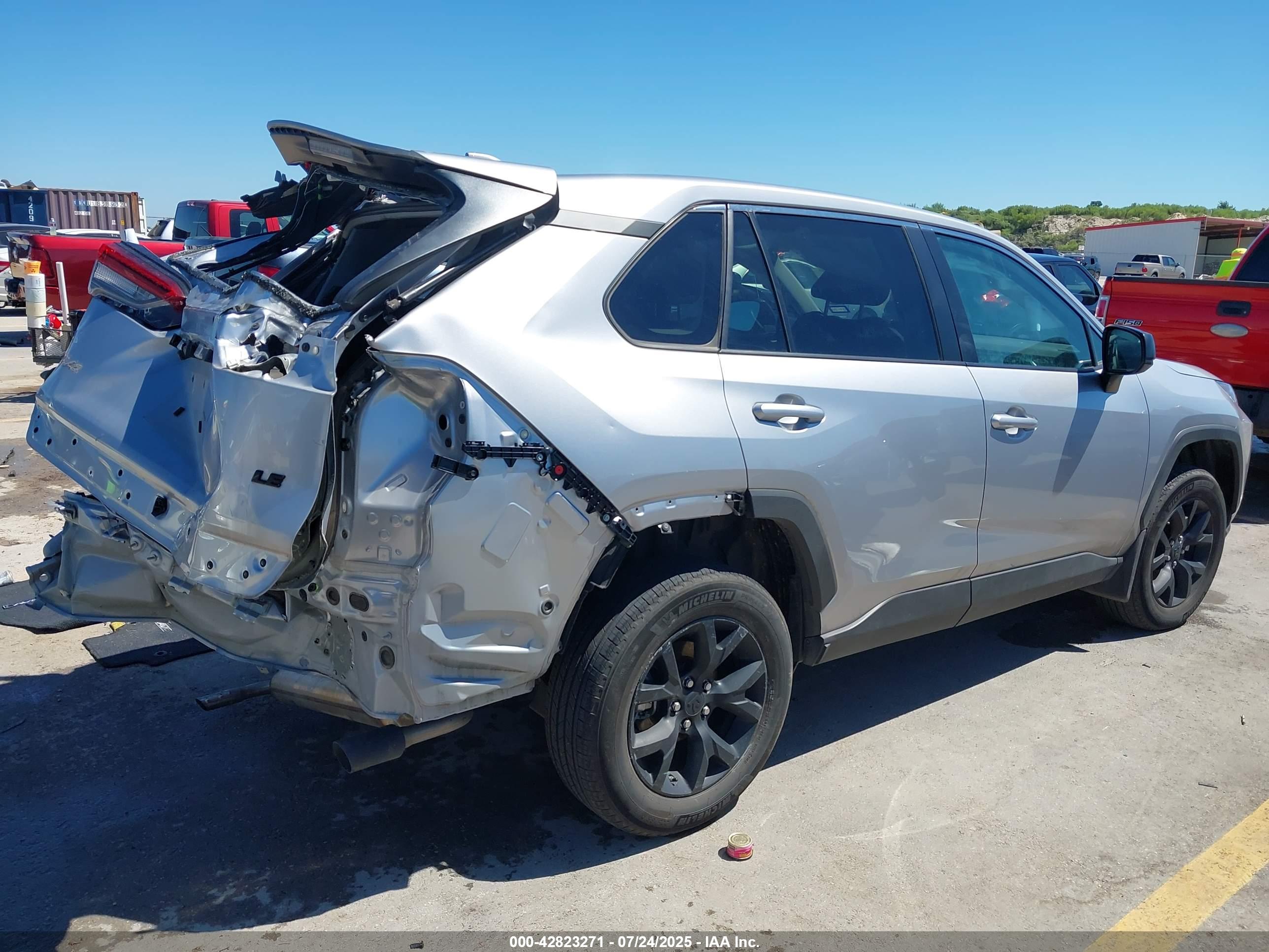 TOYOTA RAV4 image 4