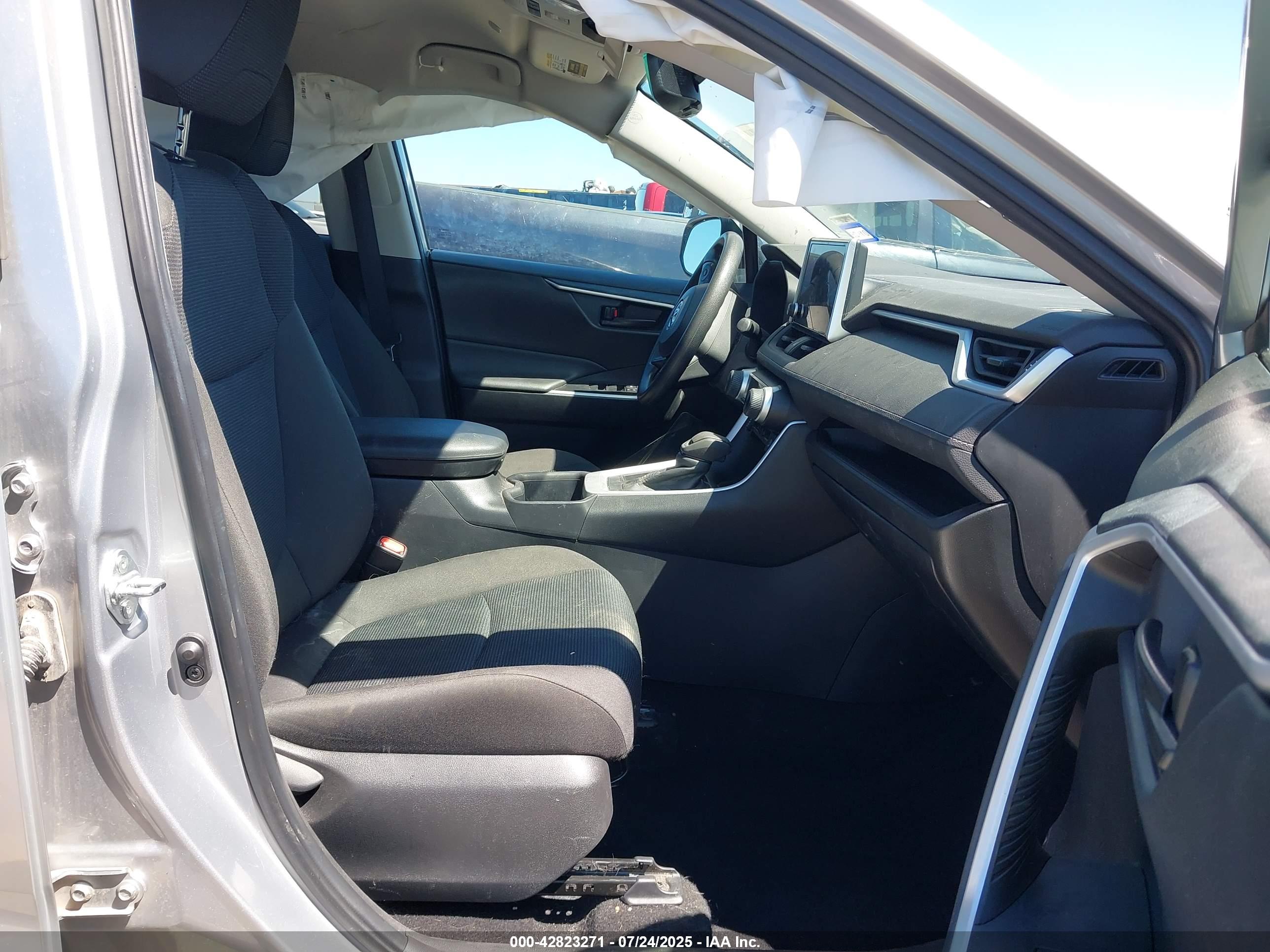 TOYOTA RAV4 image 5