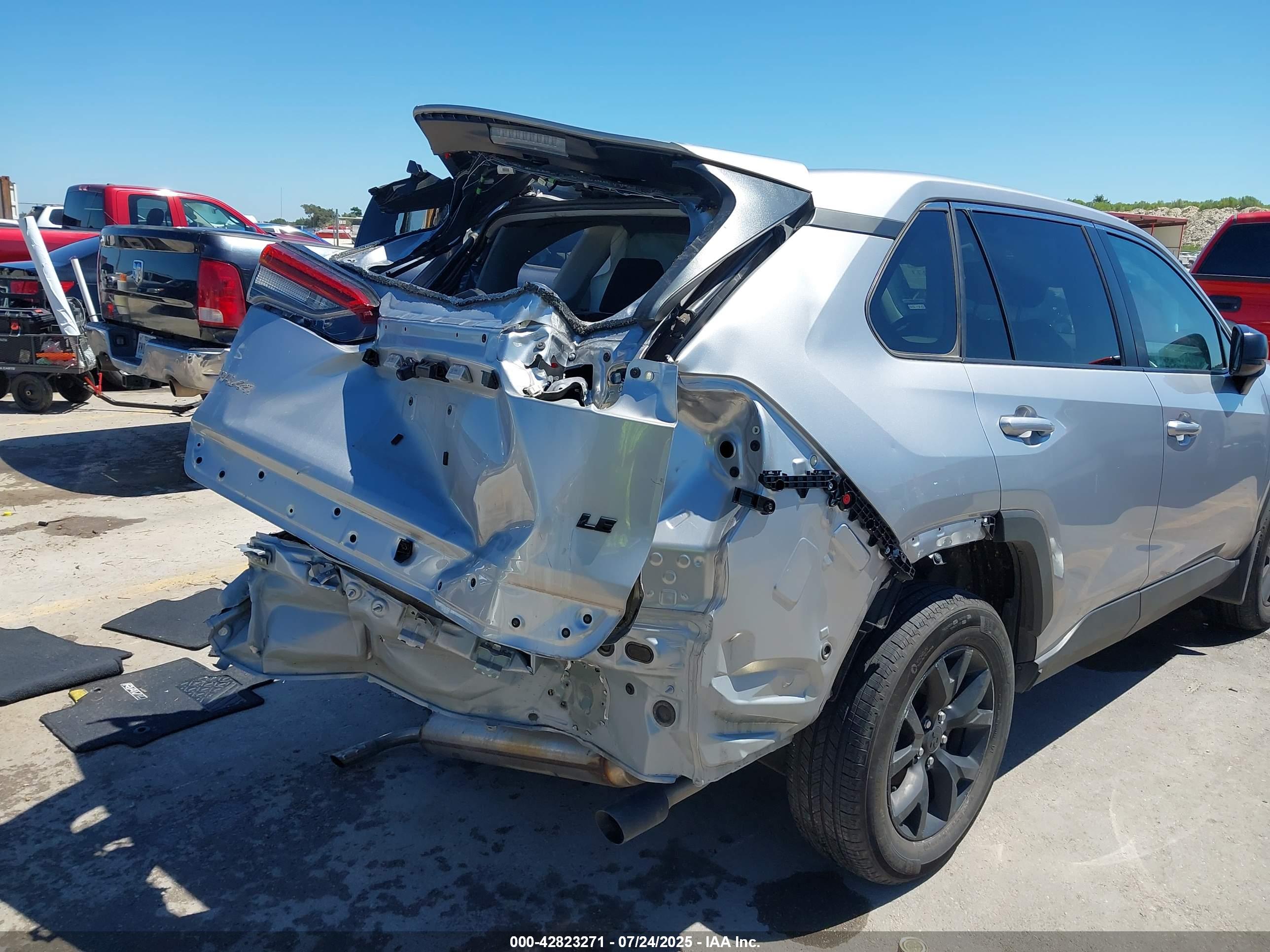 TOYOTA RAV4 image 6