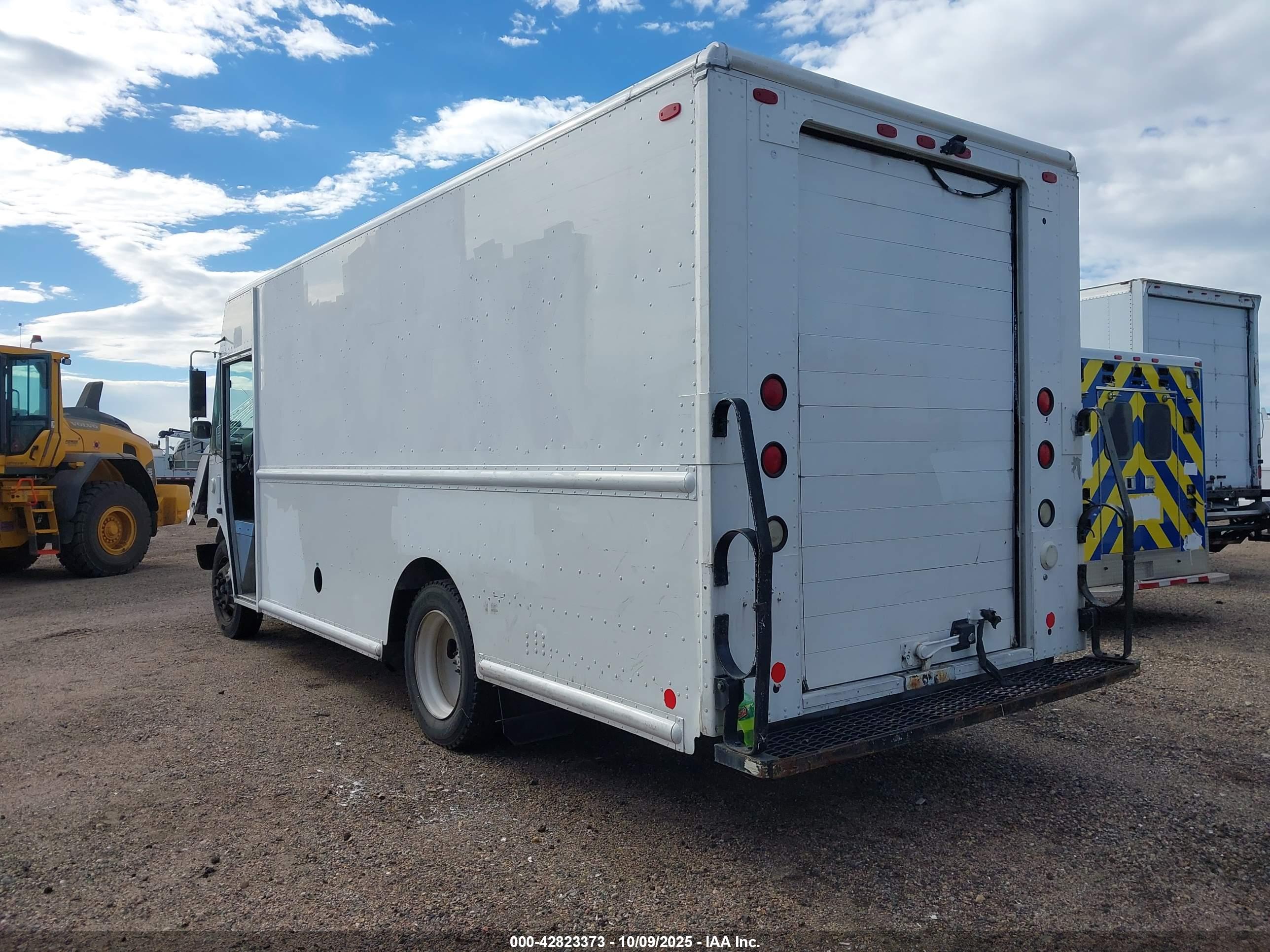 FREIGHTLINER CHASSIS image 3
