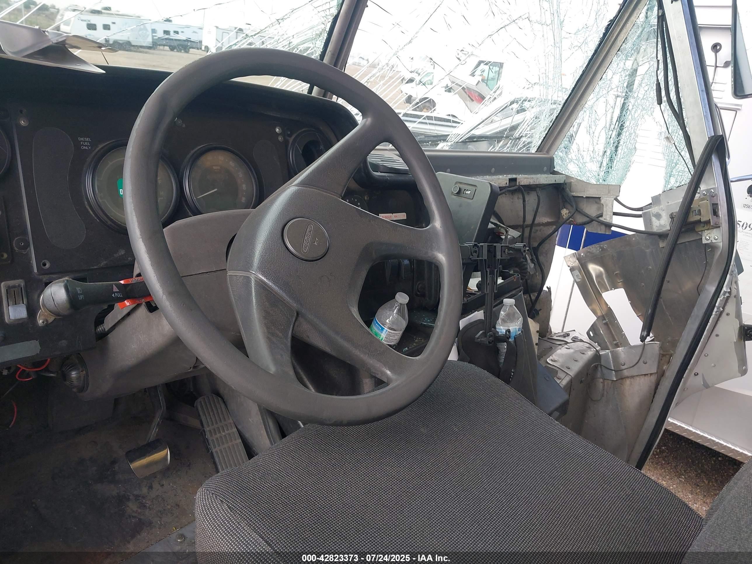 FREIGHTLINER CHASSIS image 7