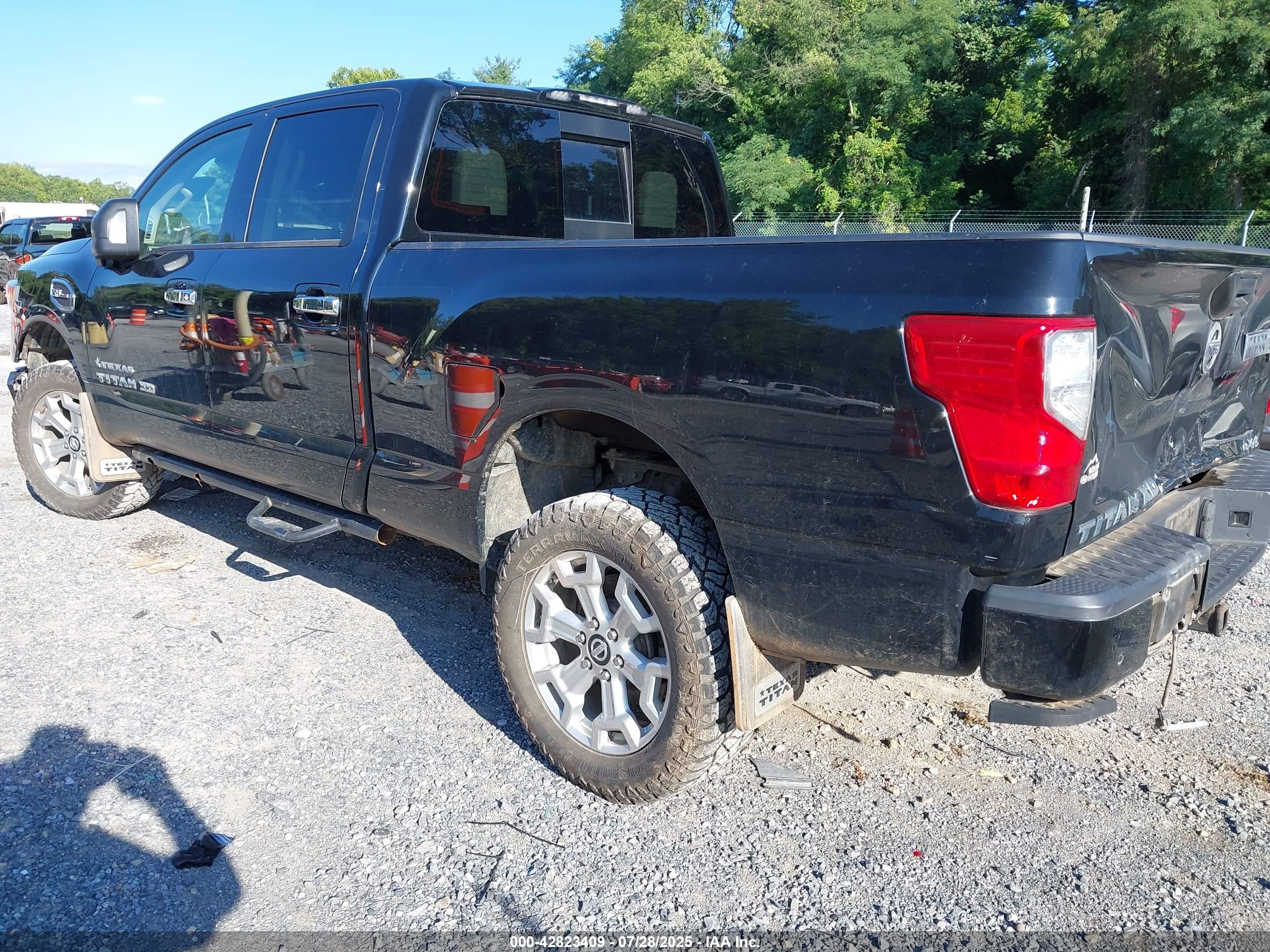 NISSAN TITAN image 3