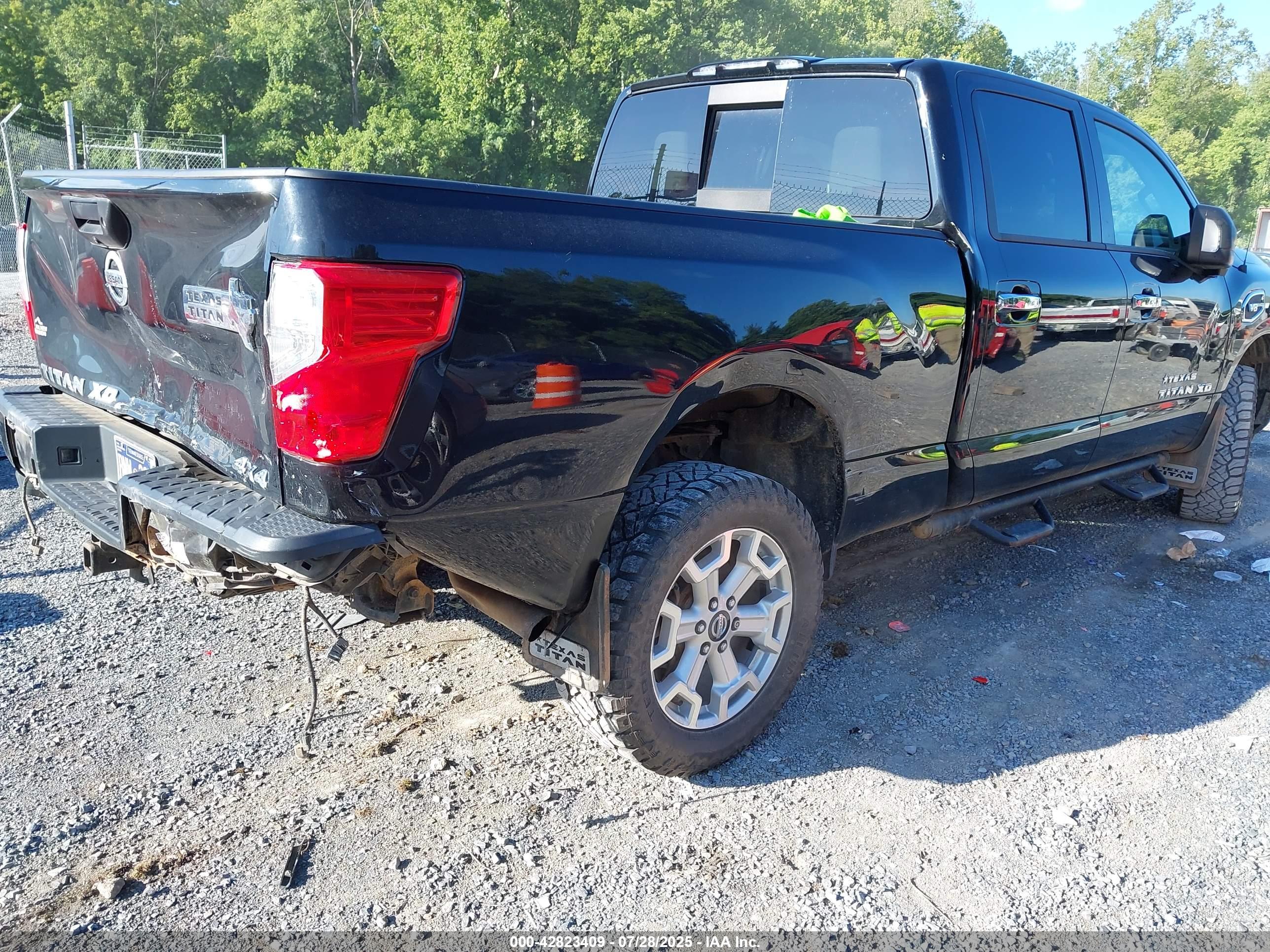 NISSAN TITAN image 4