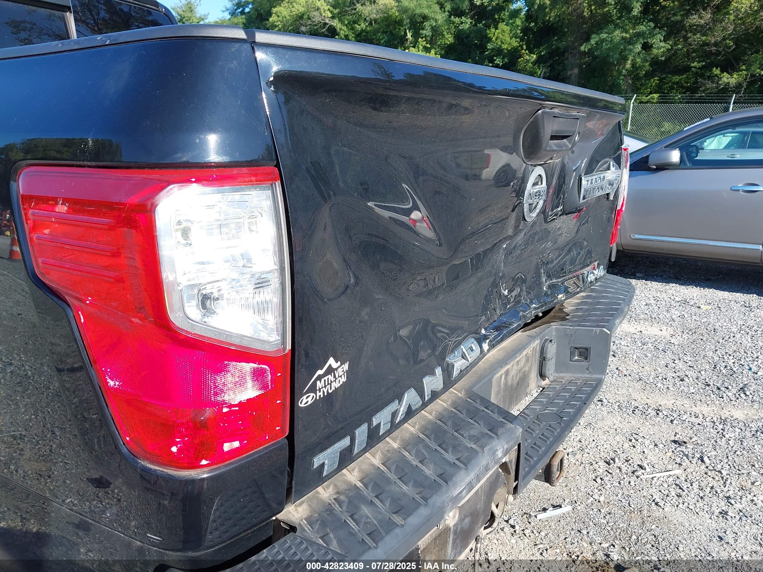 NISSAN TITAN image 6