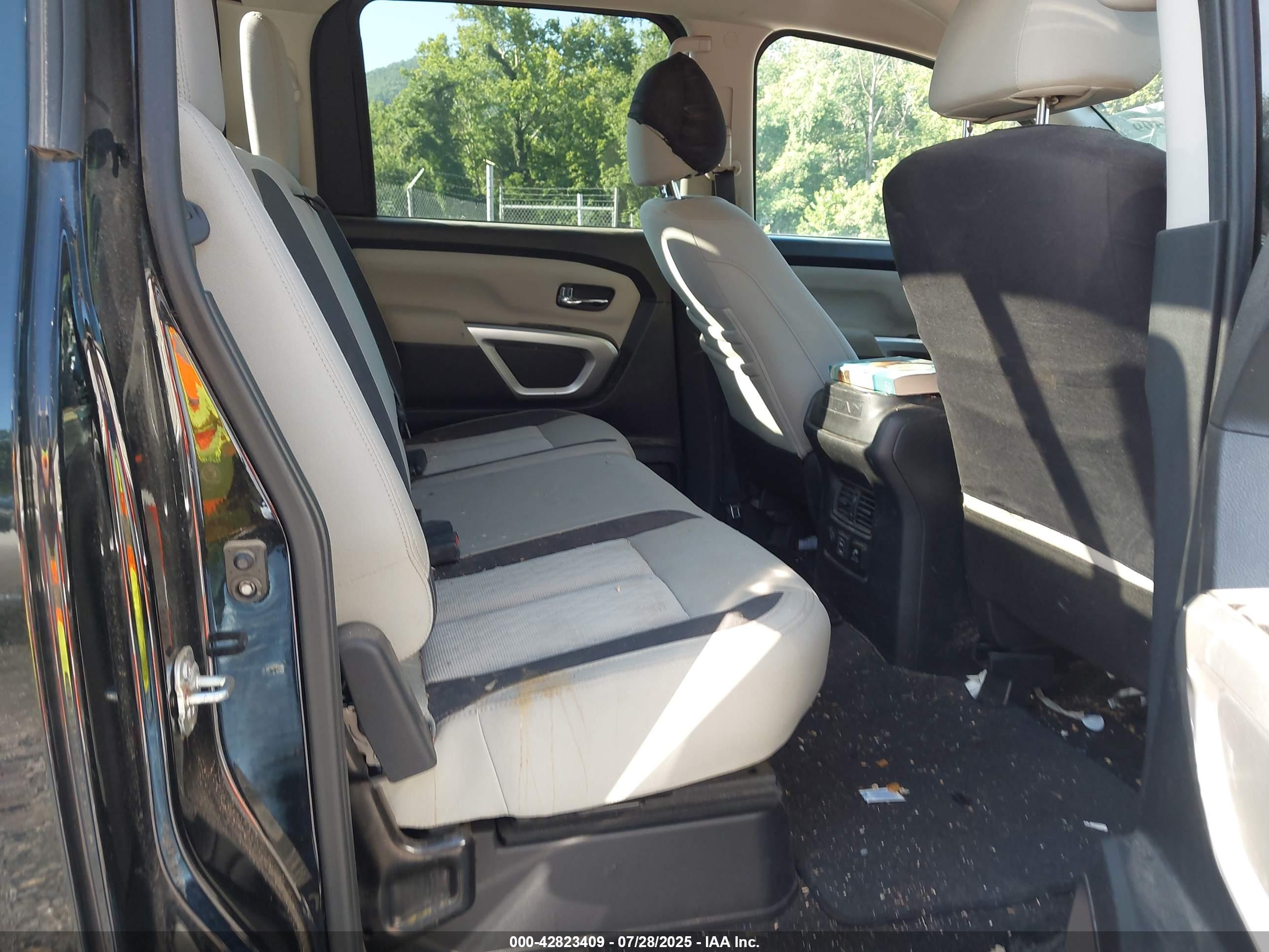 NISSAN TITAN image 8