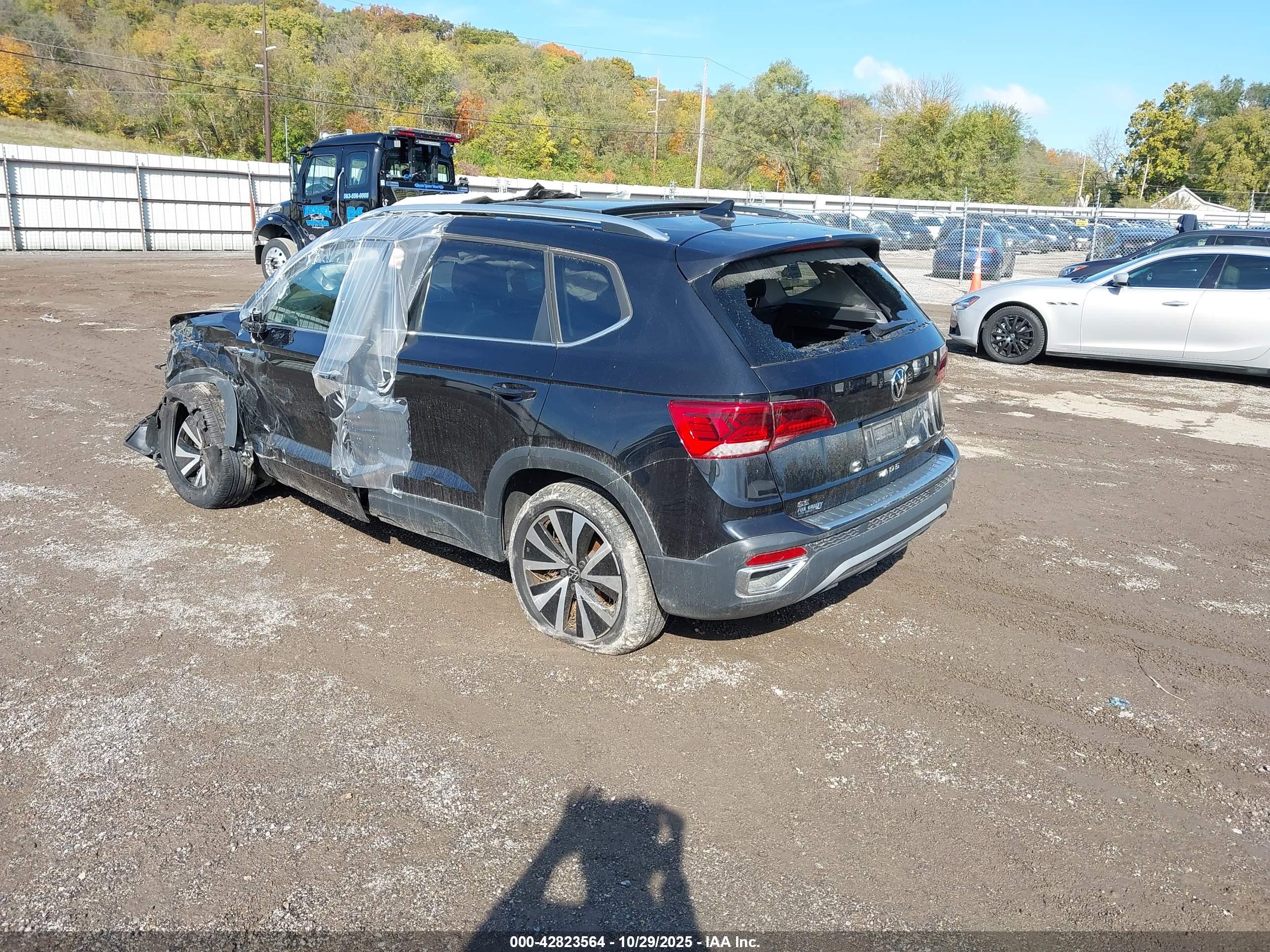 VOLKSWAGEN TAOS image 3