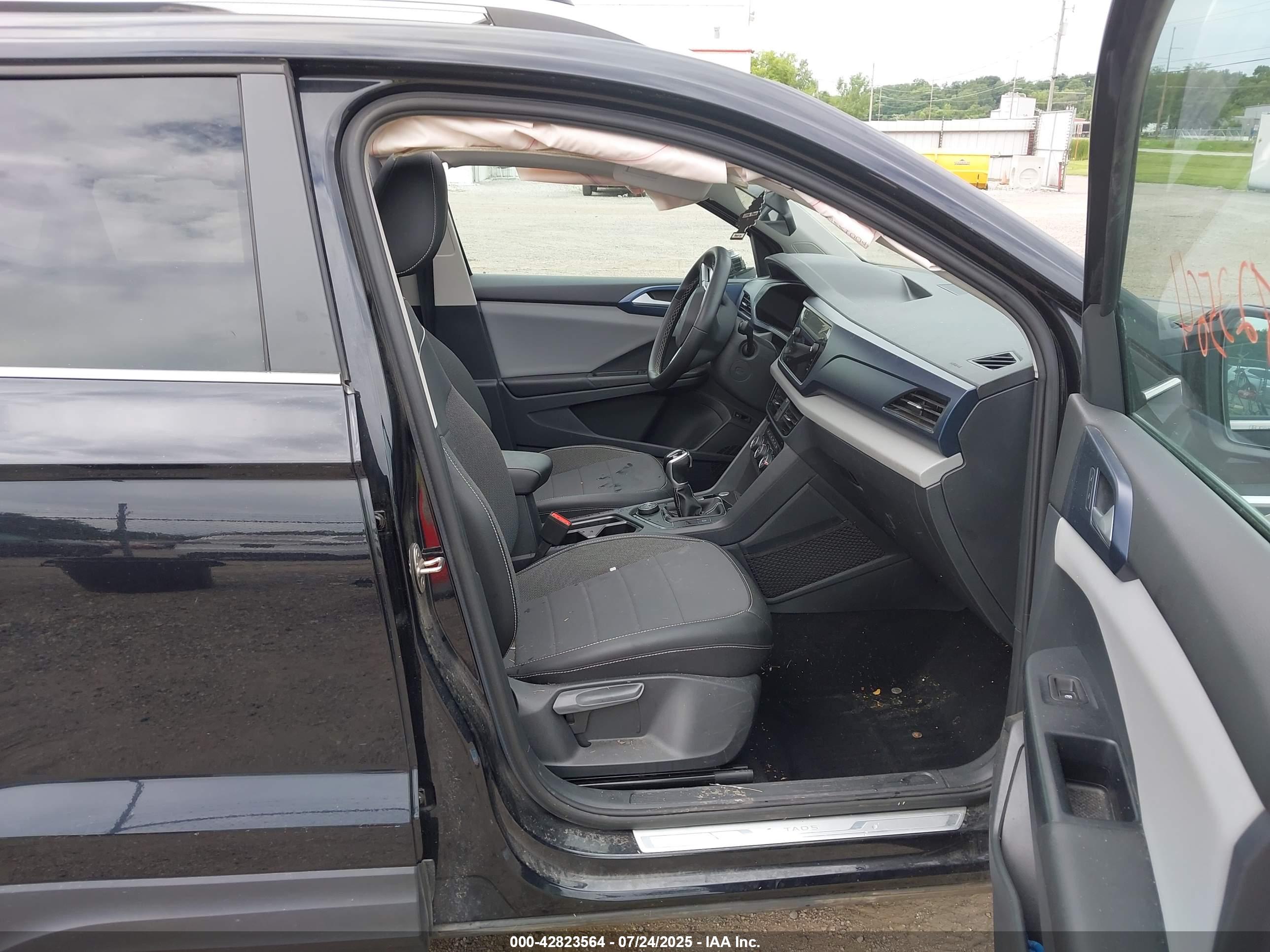 VOLKSWAGEN TAOS image 5