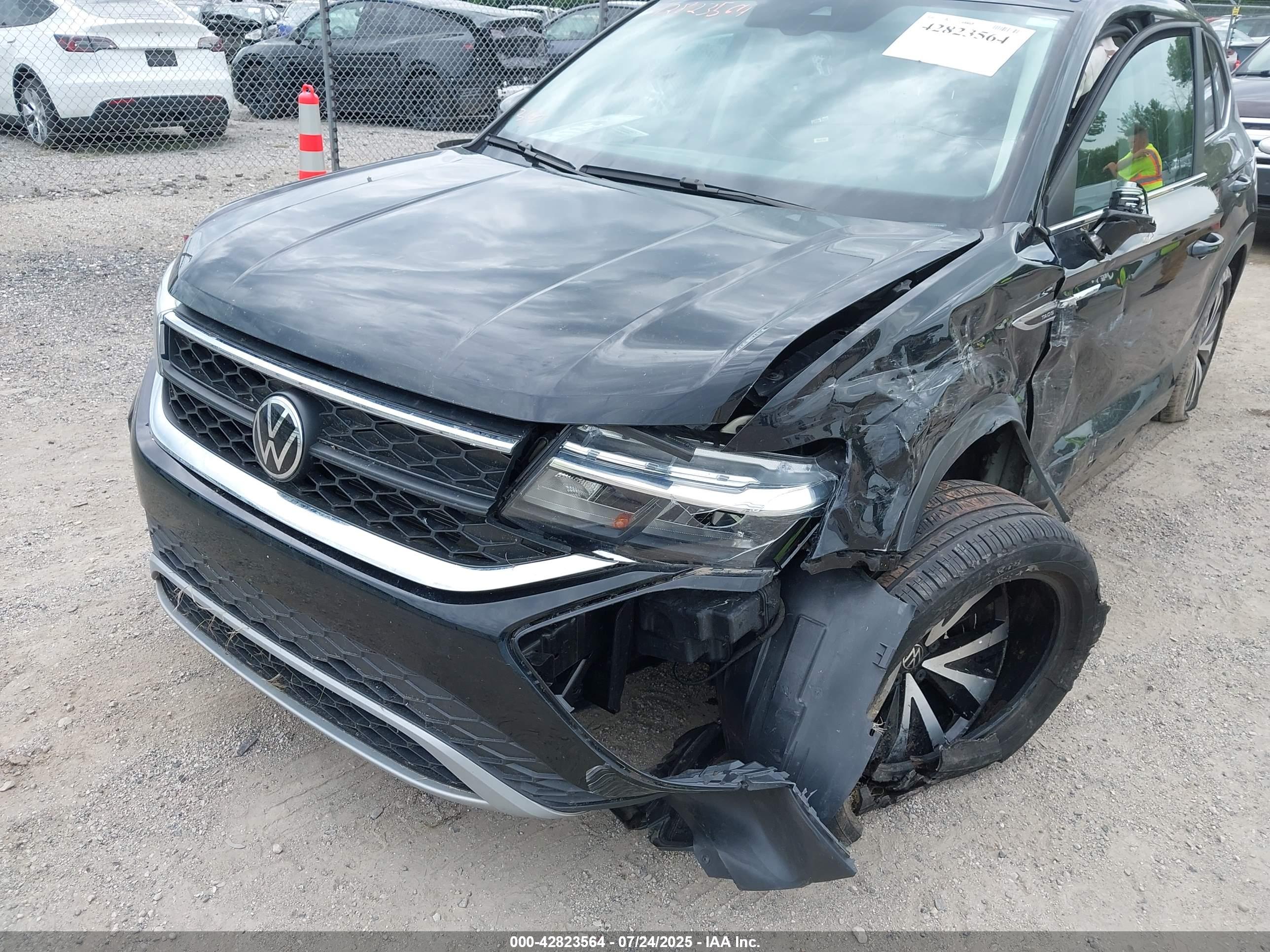 VOLKSWAGEN TAOS image 6