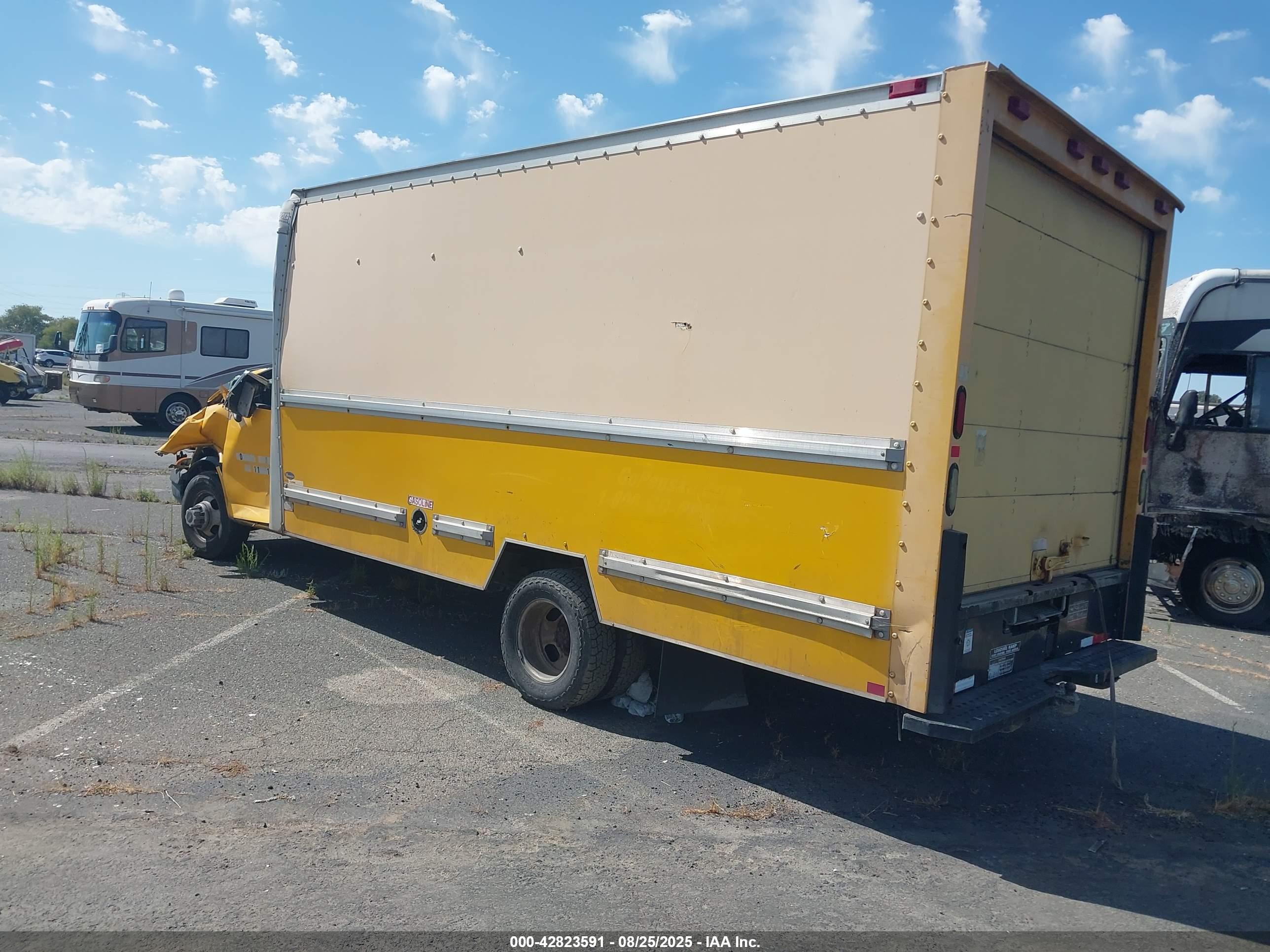GMC SAVANA image 3