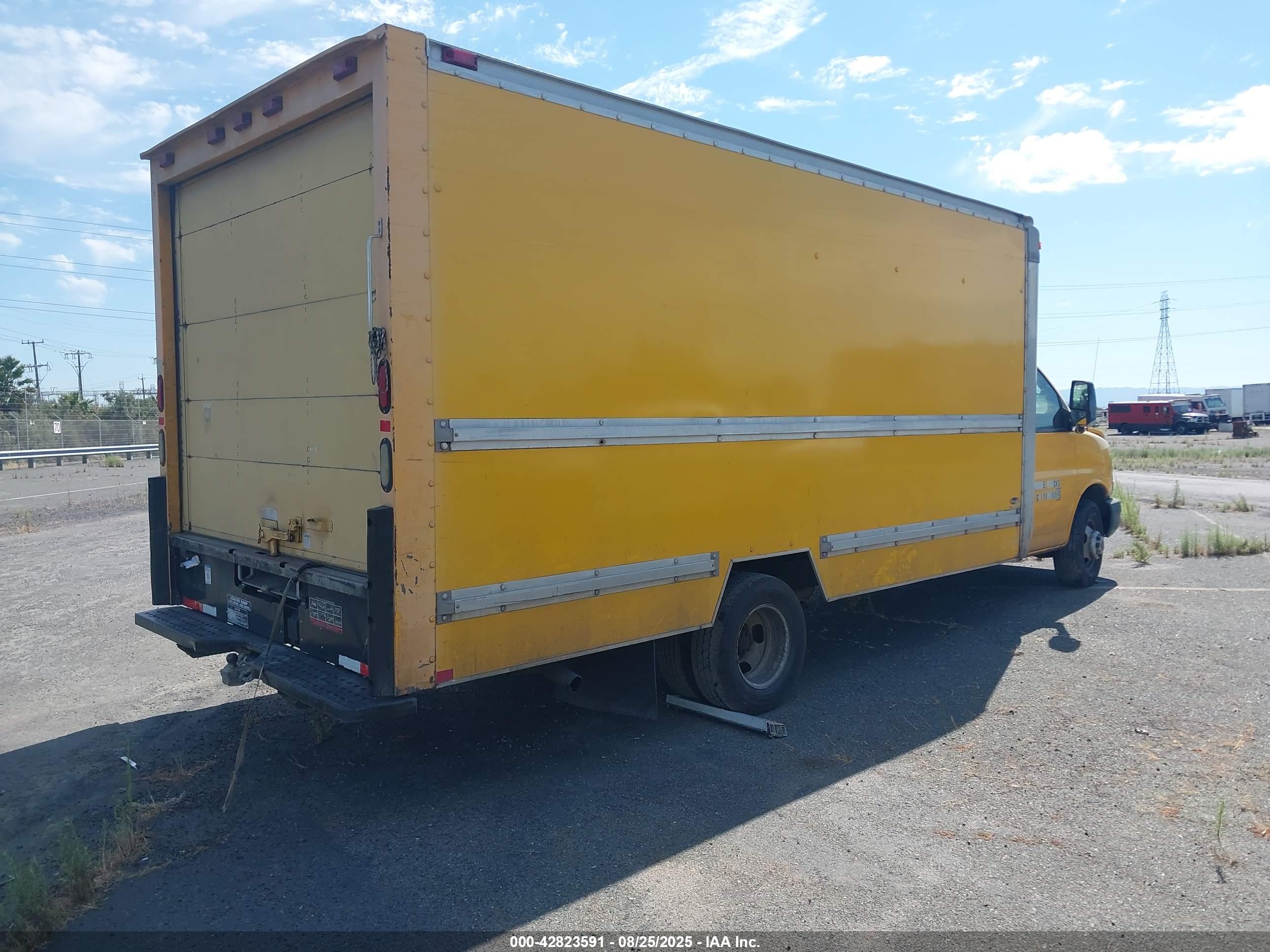 GMC SAVANA image 4