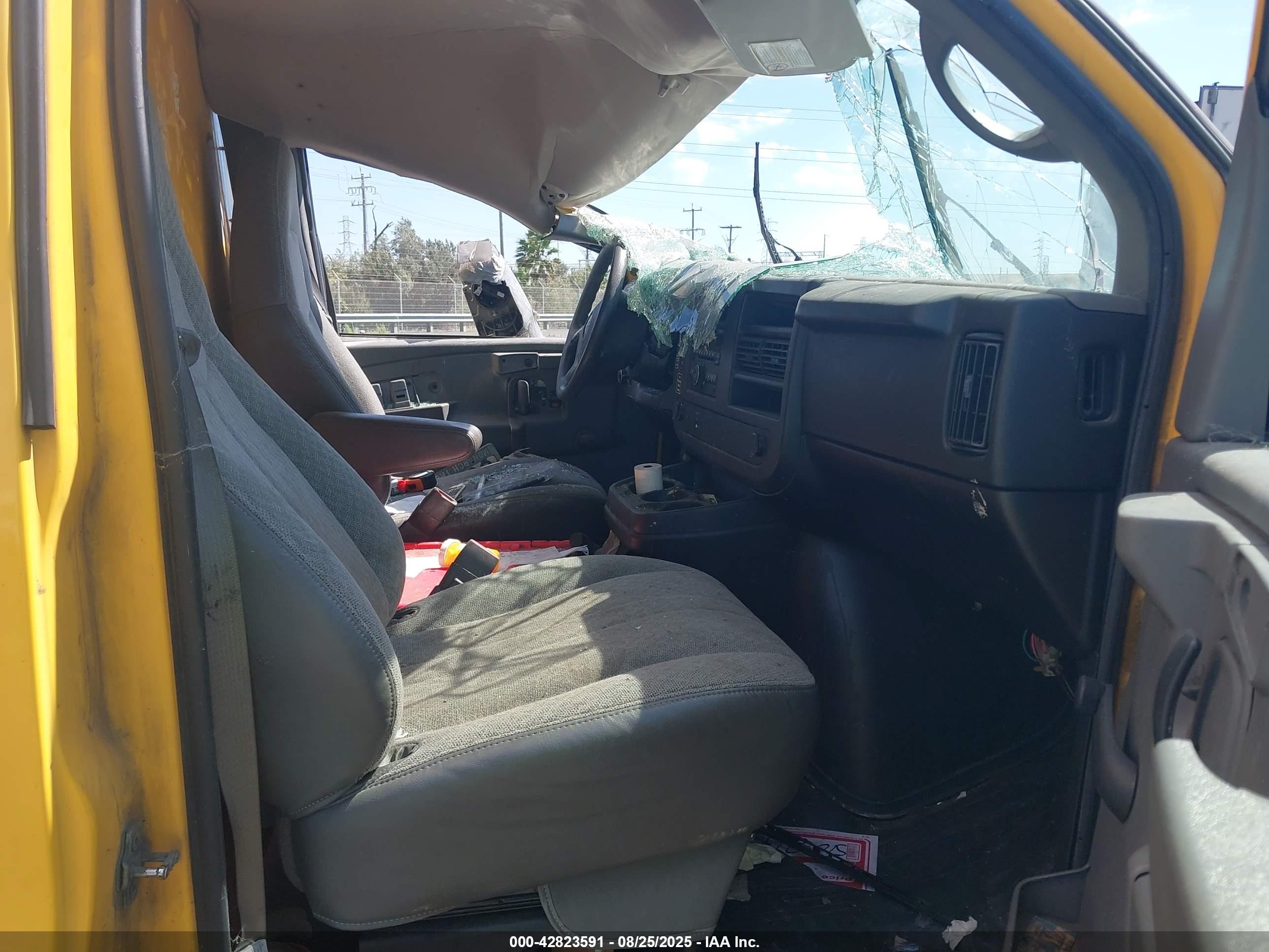 GMC SAVANA image 7