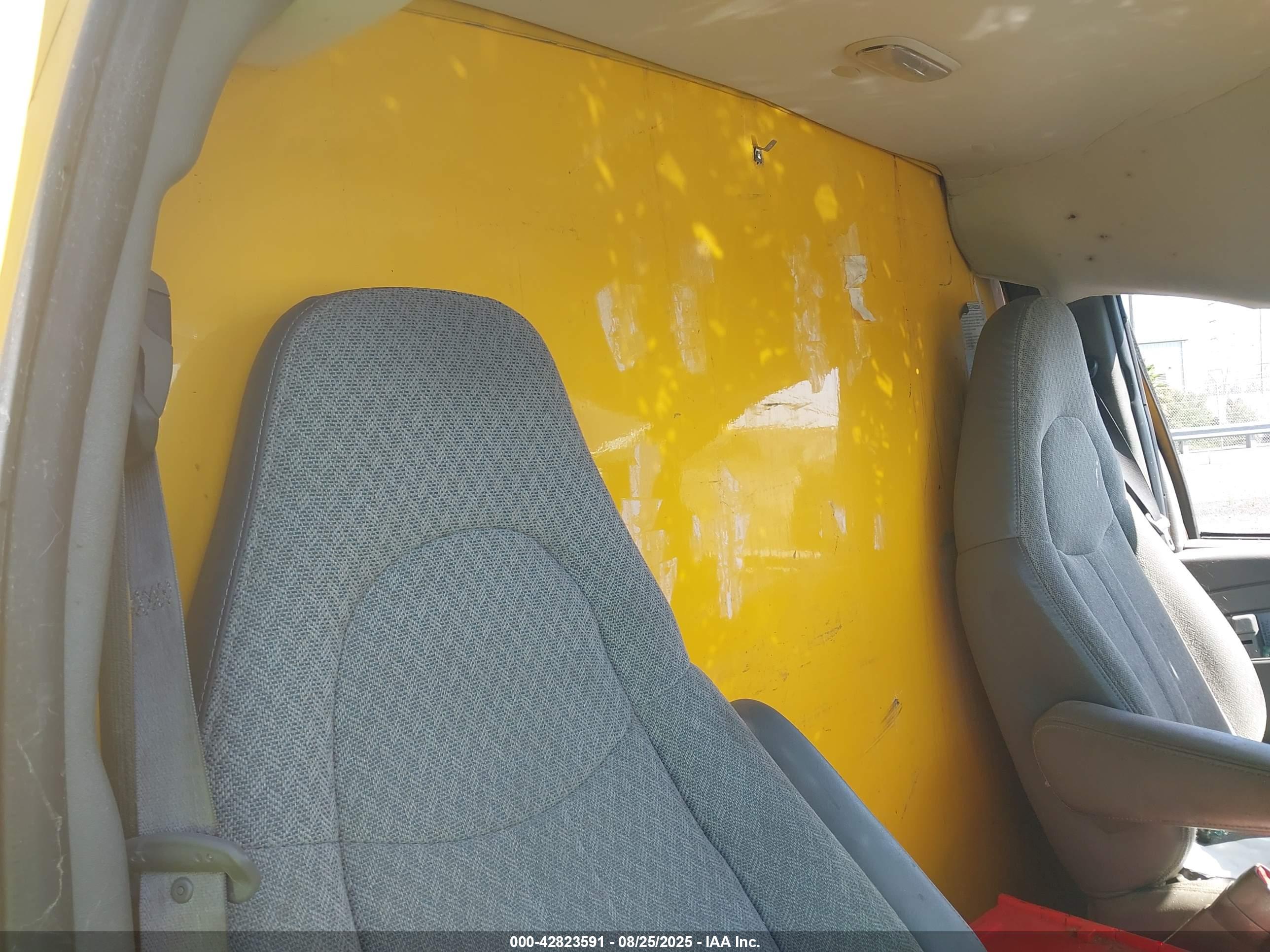 GMC SAVANA image 8