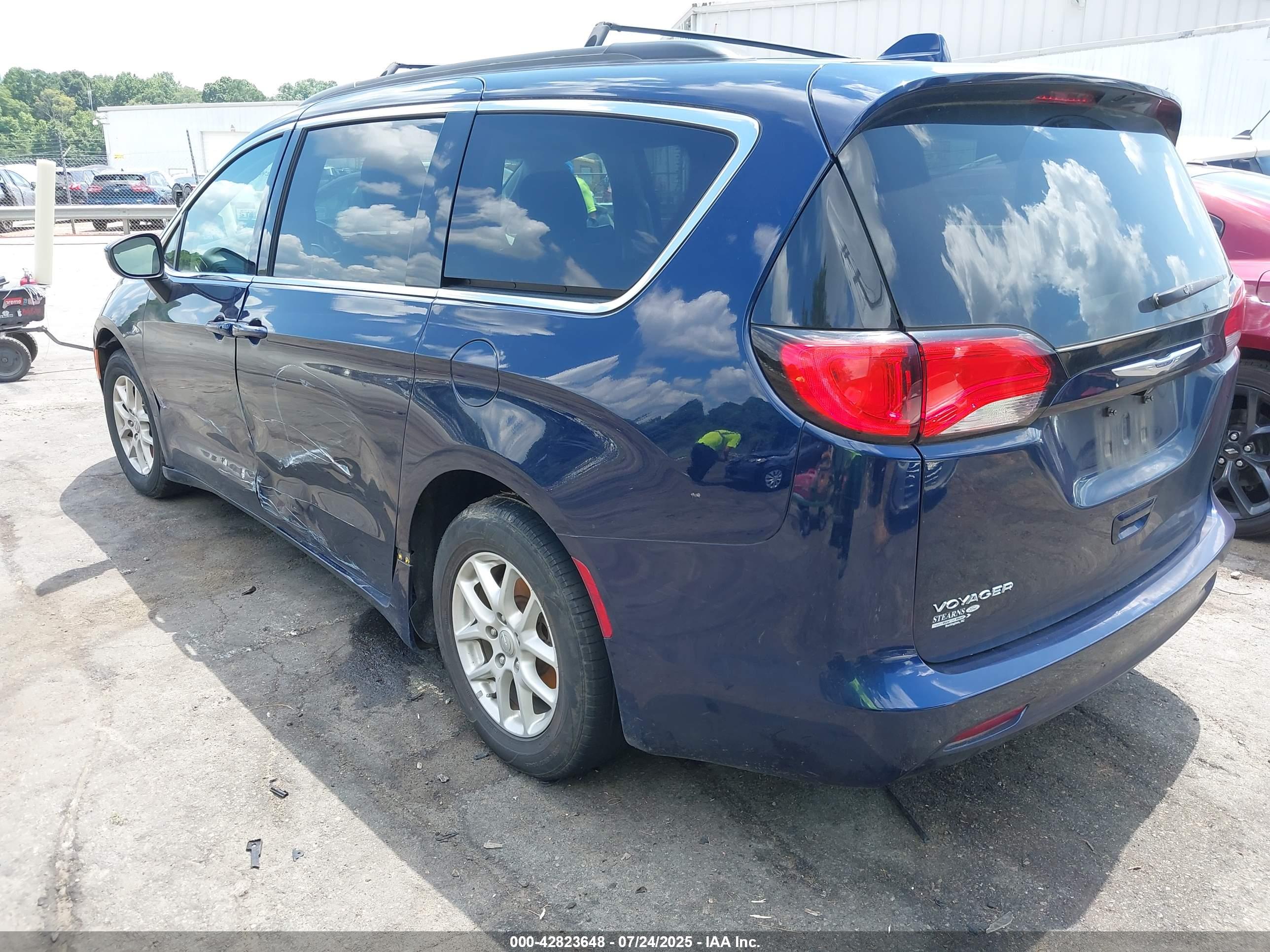 CHRYSLER VOYAGER image 3