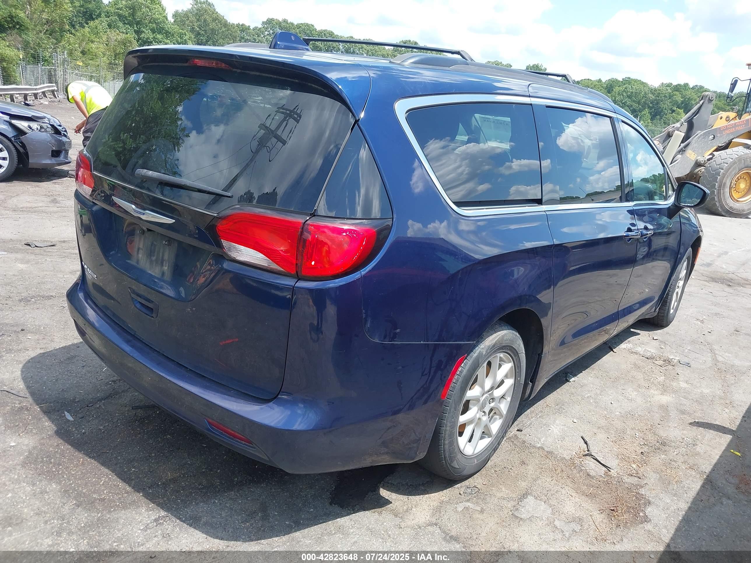 CHRYSLER VOYAGER image 4