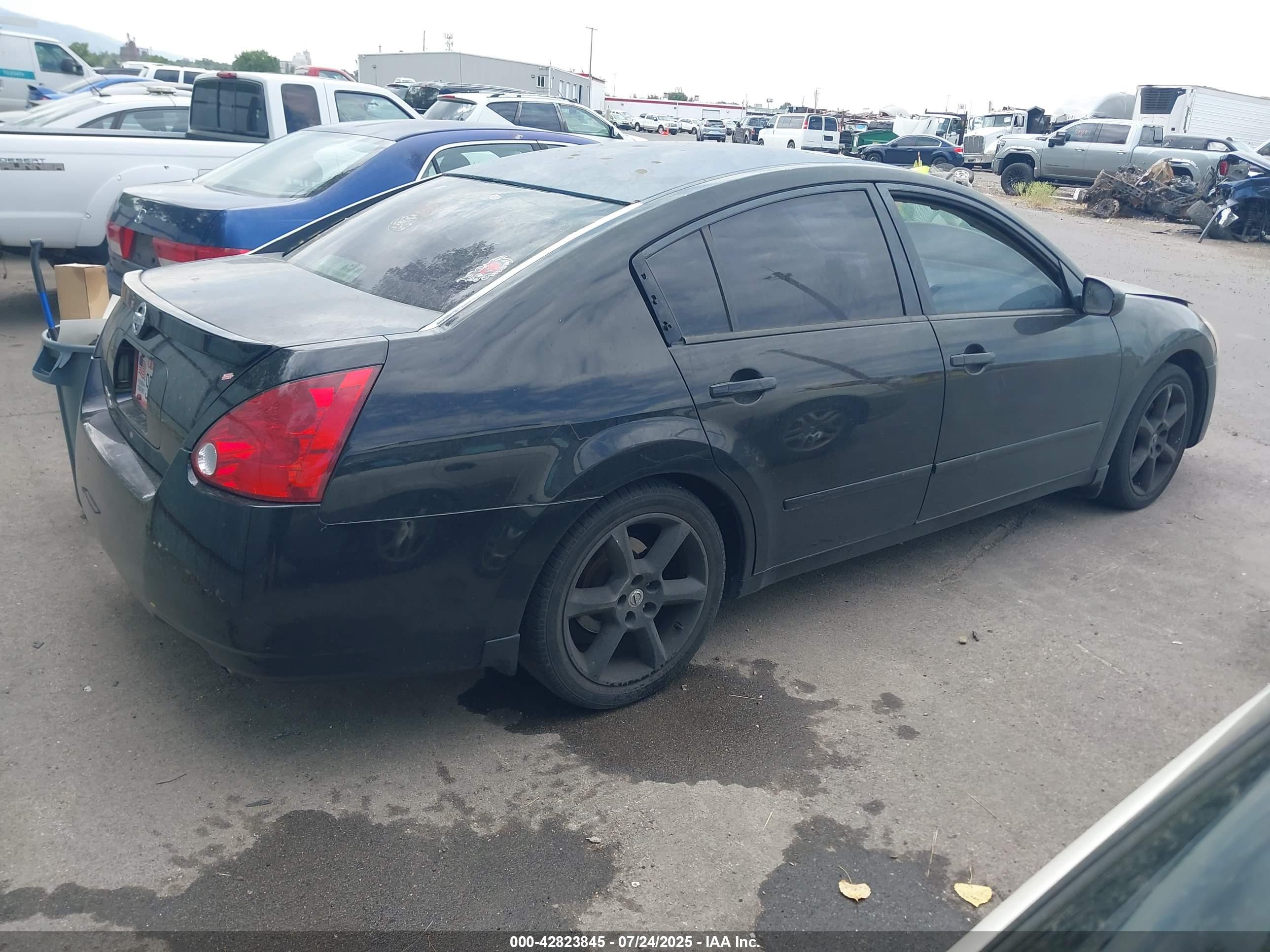 NISSAN MAXIMA image 4