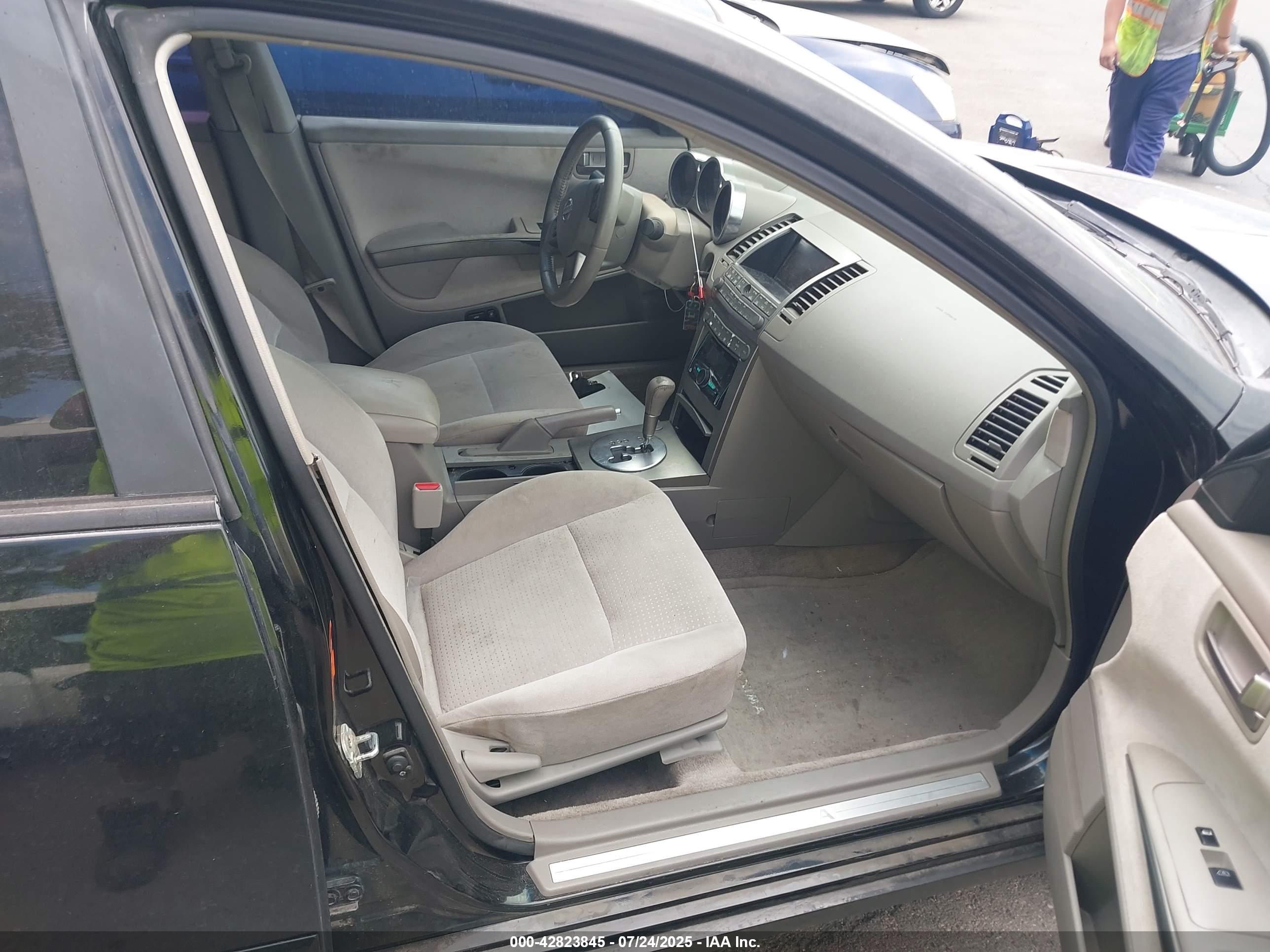 NISSAN MAXIMA image 5