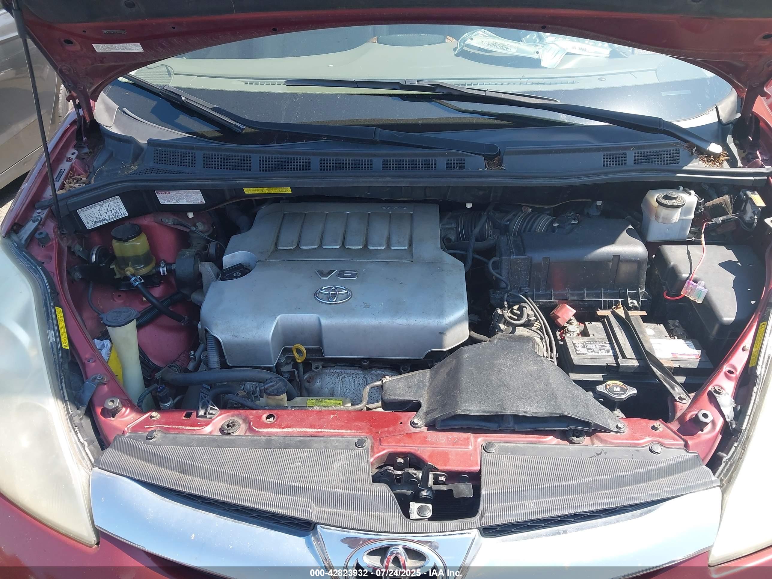 TOYOTA SIENNA image 10