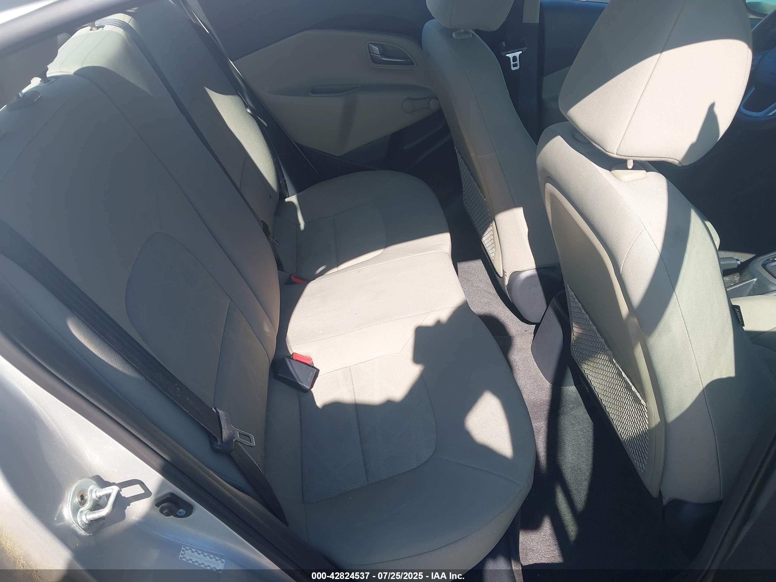 KIA RIO image 8