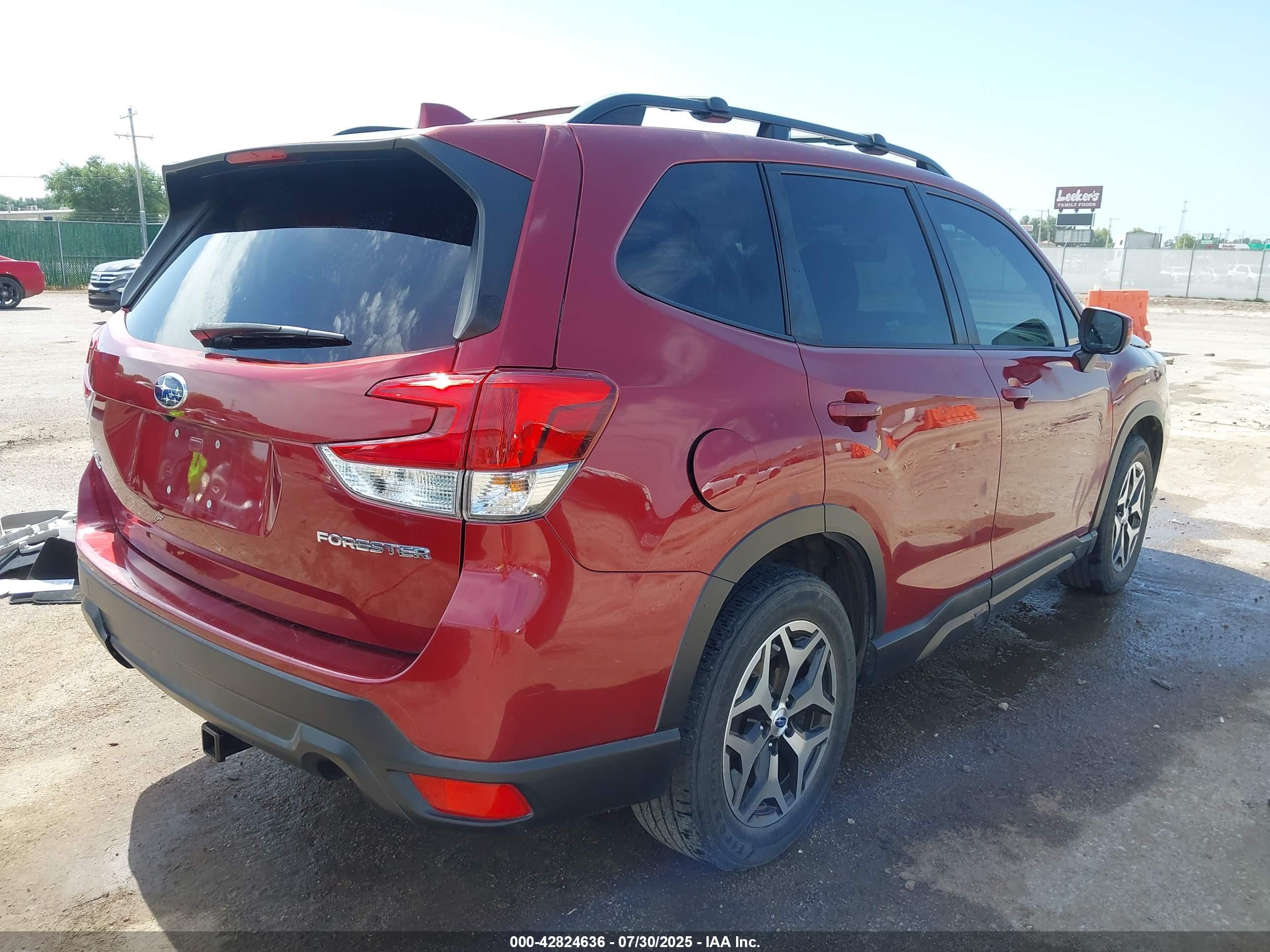 SUBARU FORESTER image 4