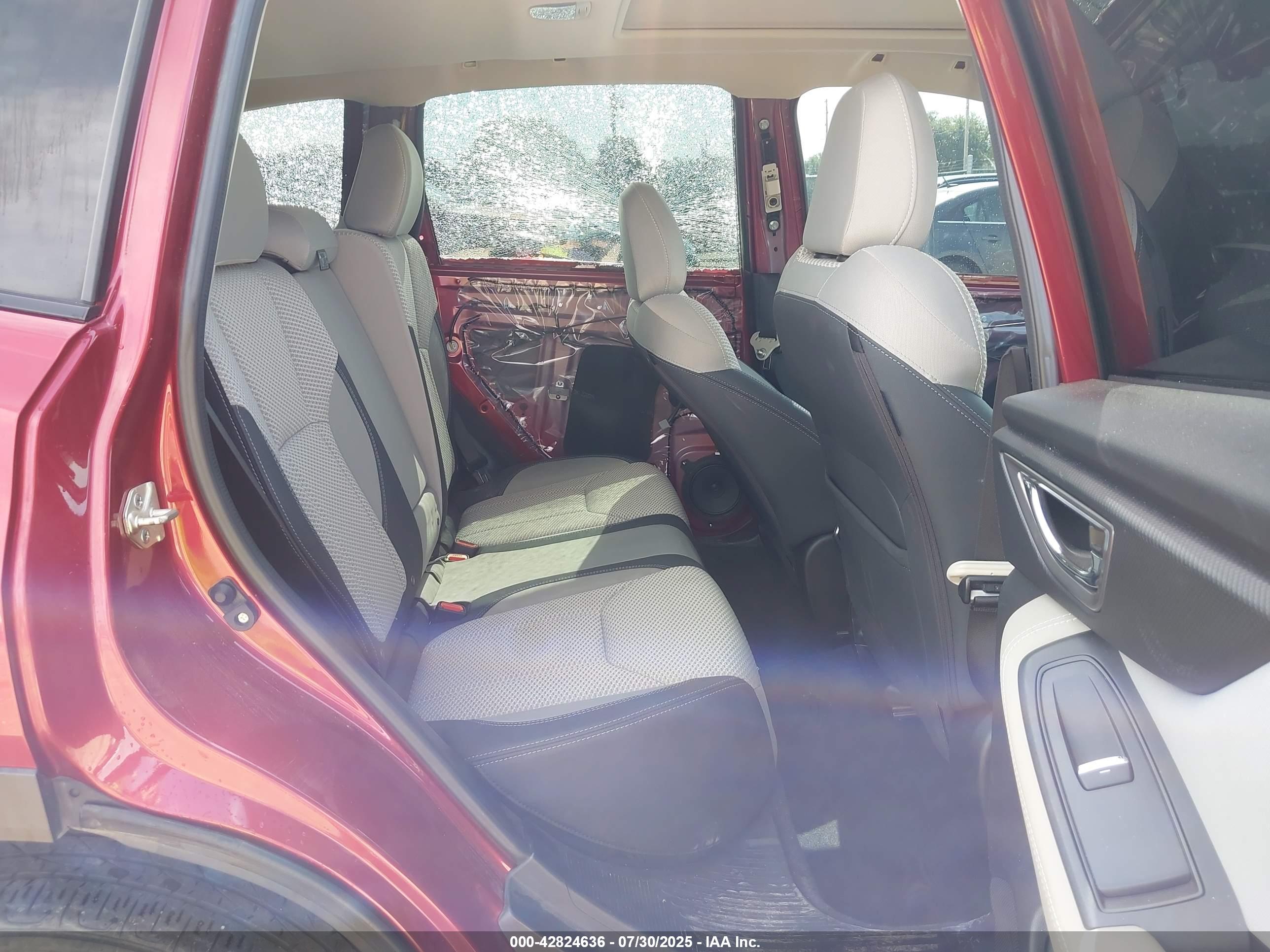 SUBARU FORESTER image 8