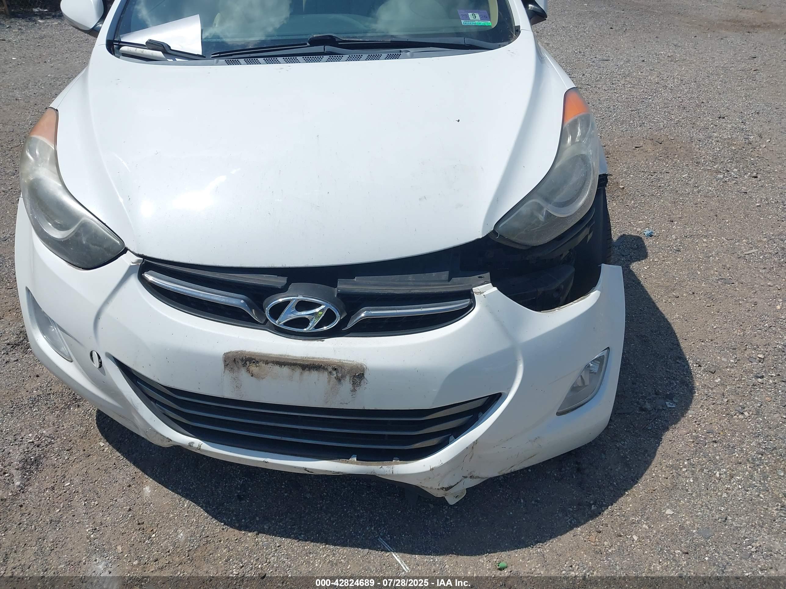 HYUNDAI ELANTRA image 6