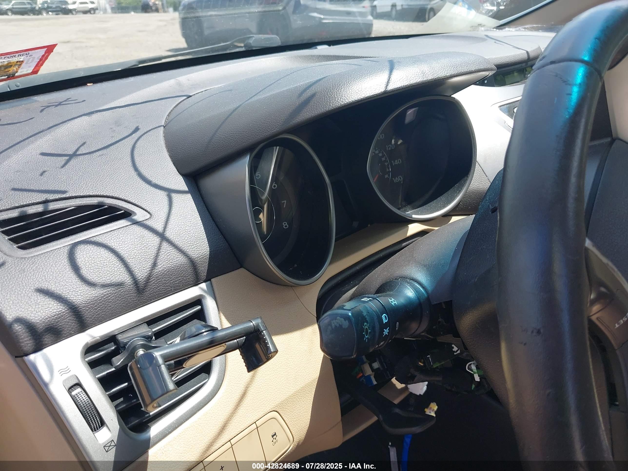 HYUNDAI ELANTRA image 7
