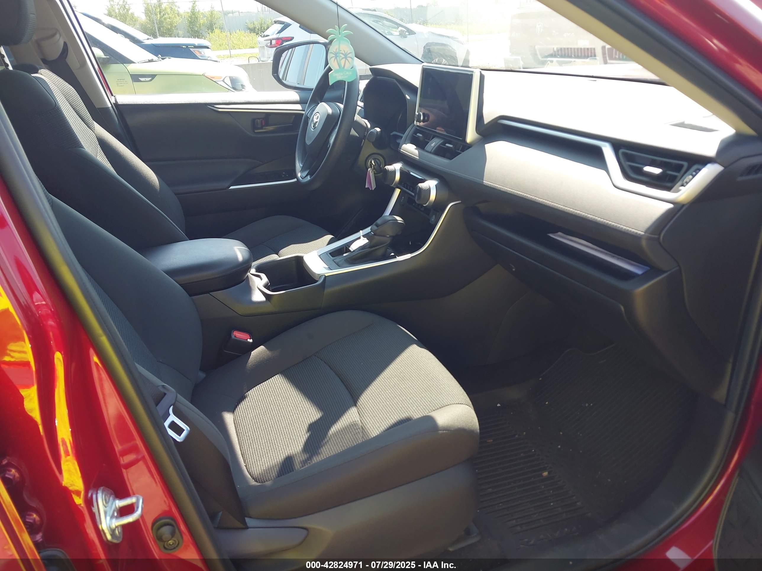 TOYOTA RAV4 image 5