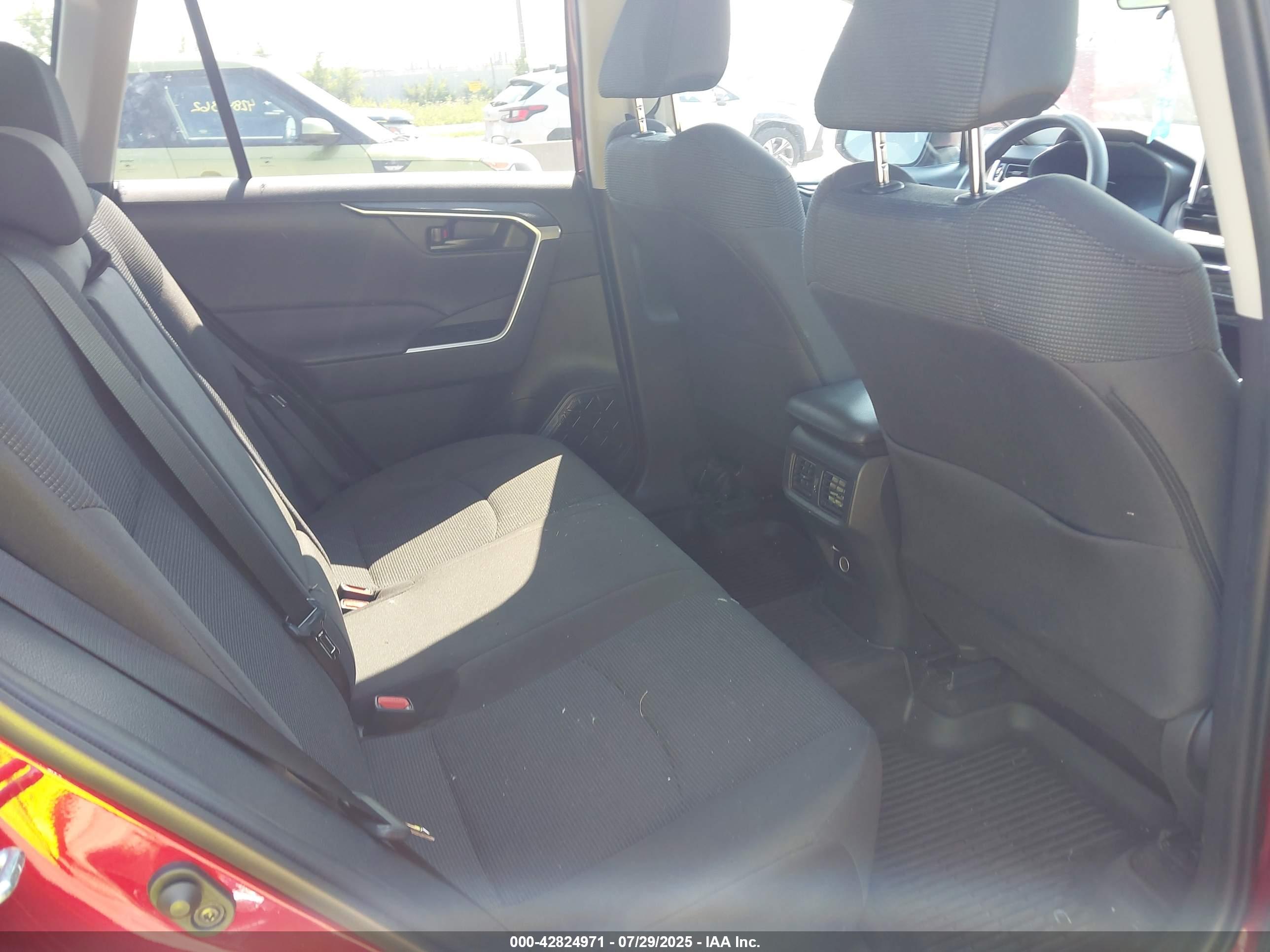 TOYOTA RAV4 image 8