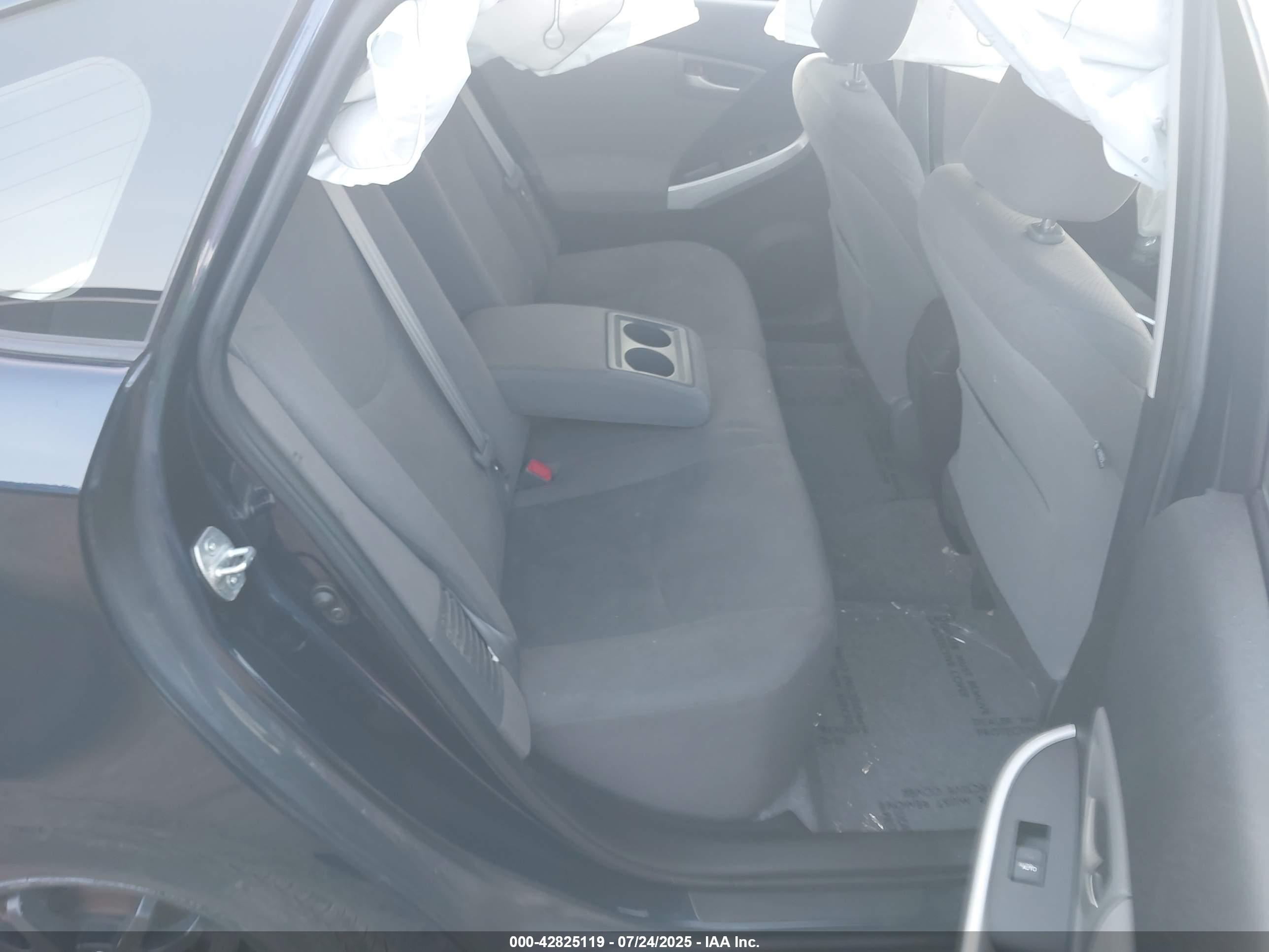 TOYOTA PRIUS image 8