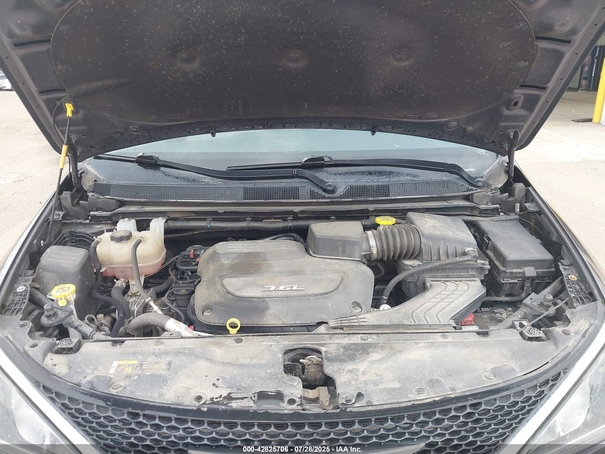 CHRYSLER PACIFICA image 10