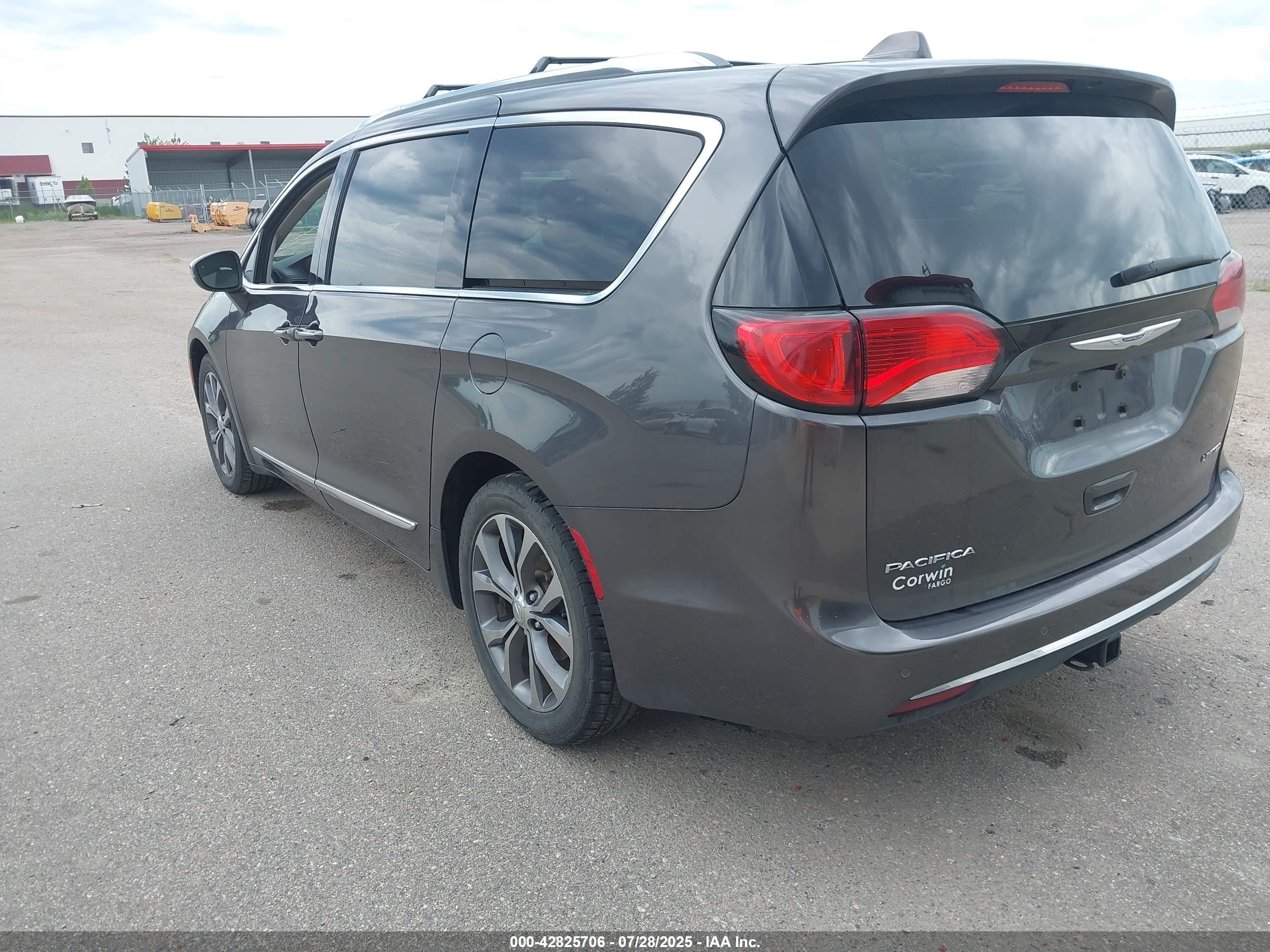 CHRYSLER PACIFICA image 3