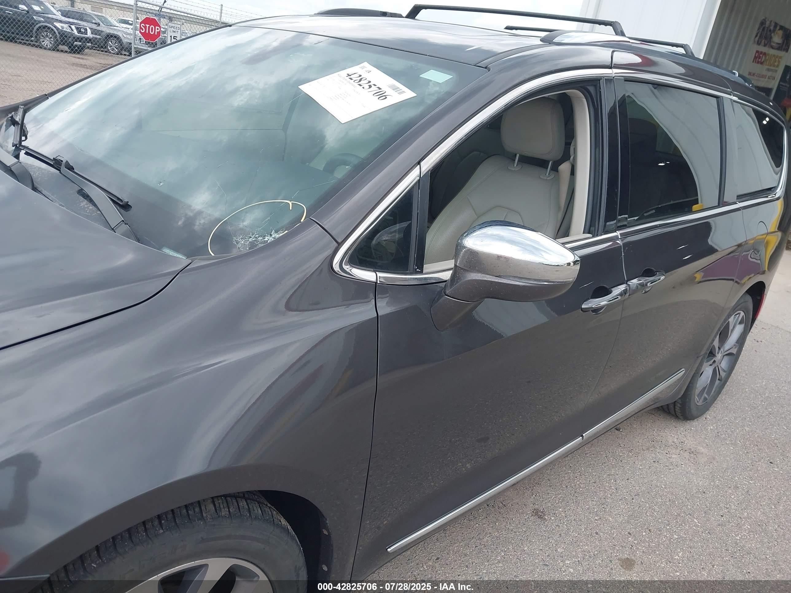 CHRYSLER PACIFICA image 6
