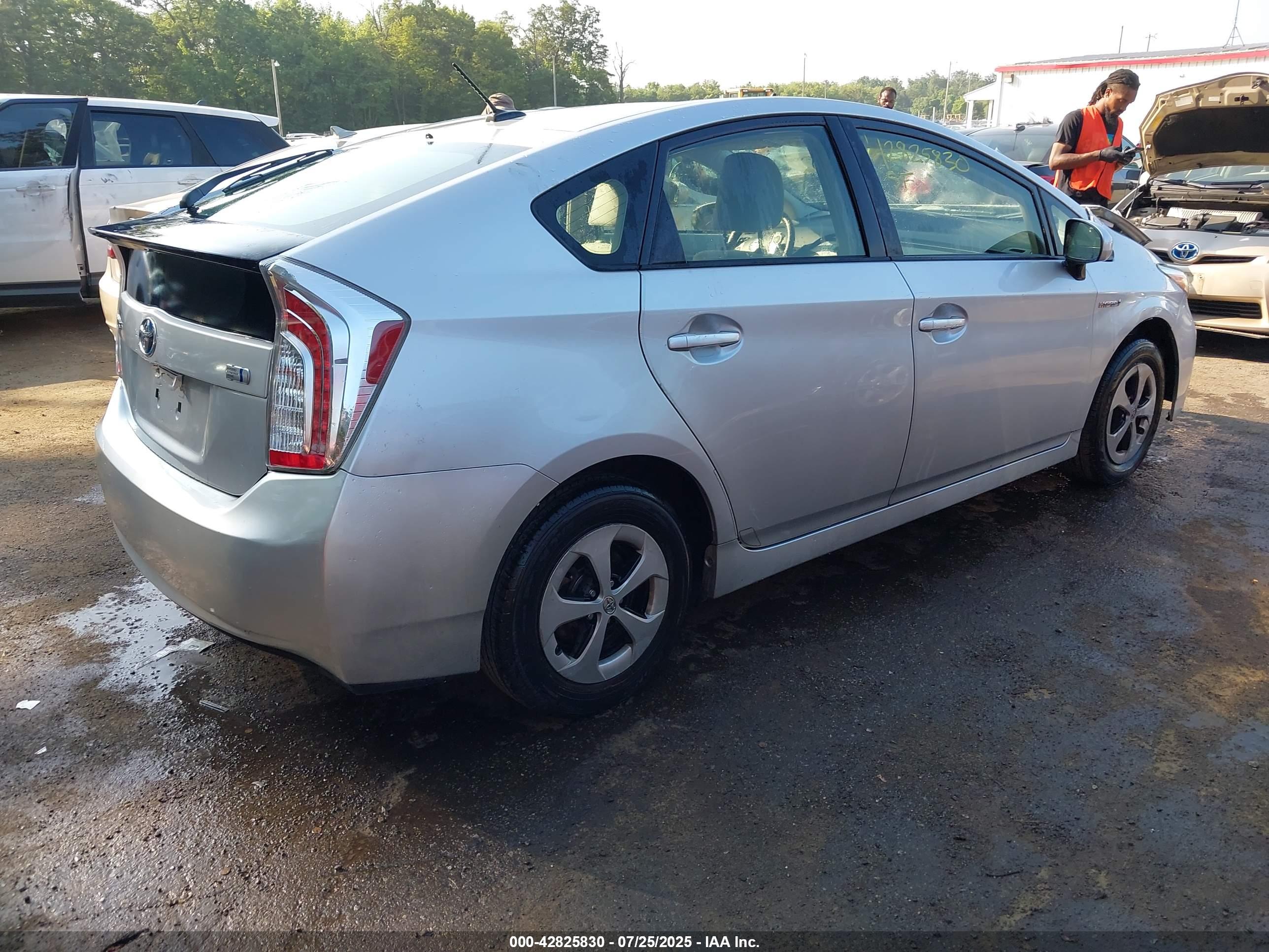 TOYOTA PRIUS image 4