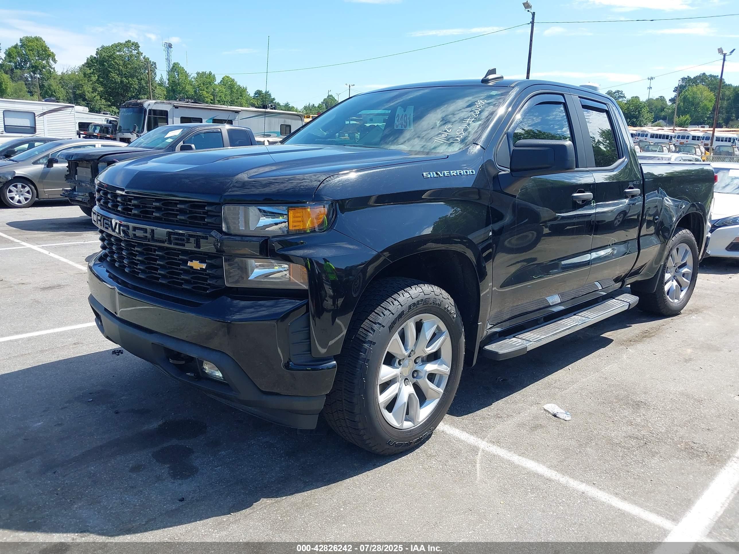 CHEVROLET SILVERADO image 2