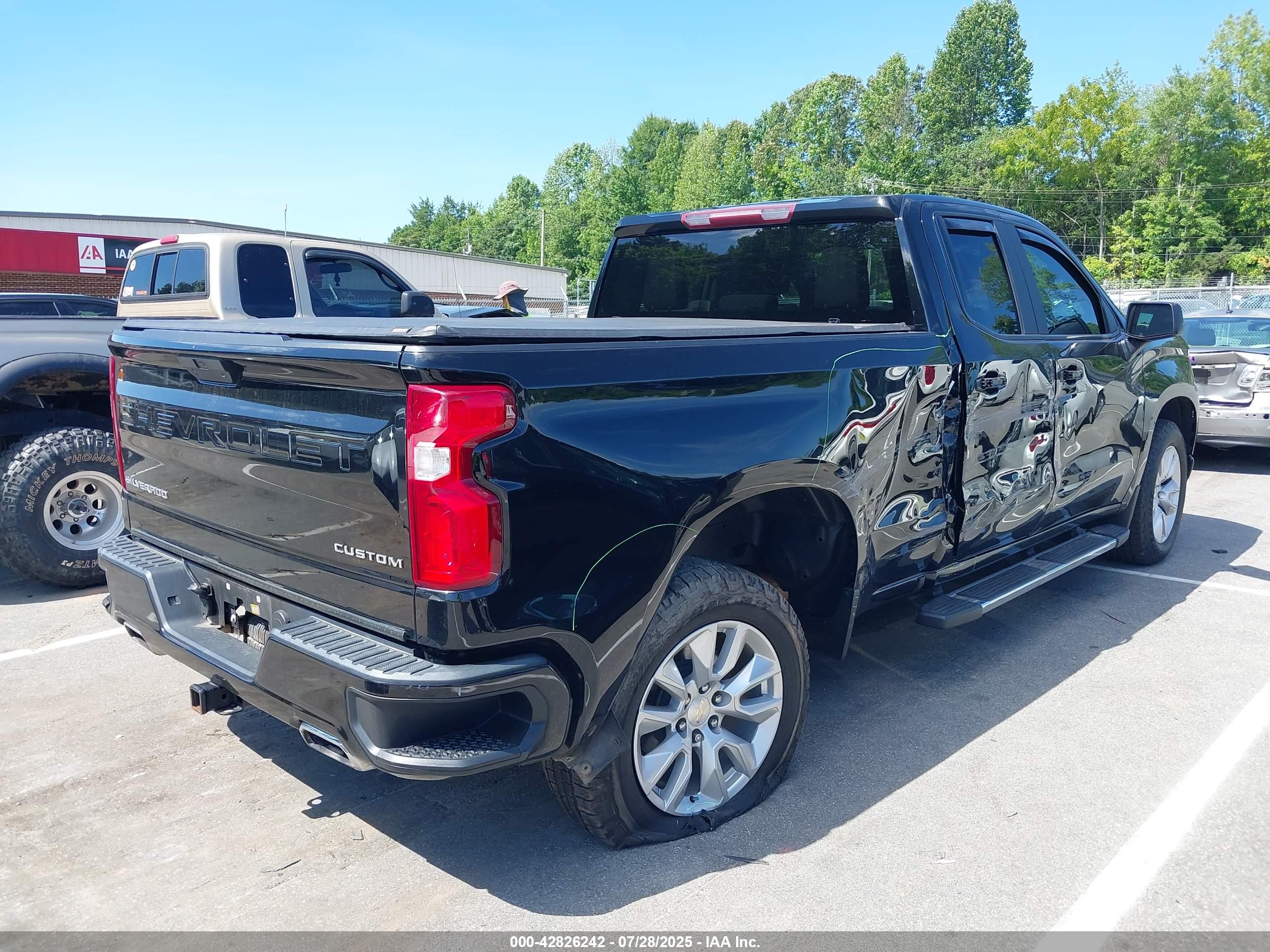 CHEVROLET SILVERADO image 4