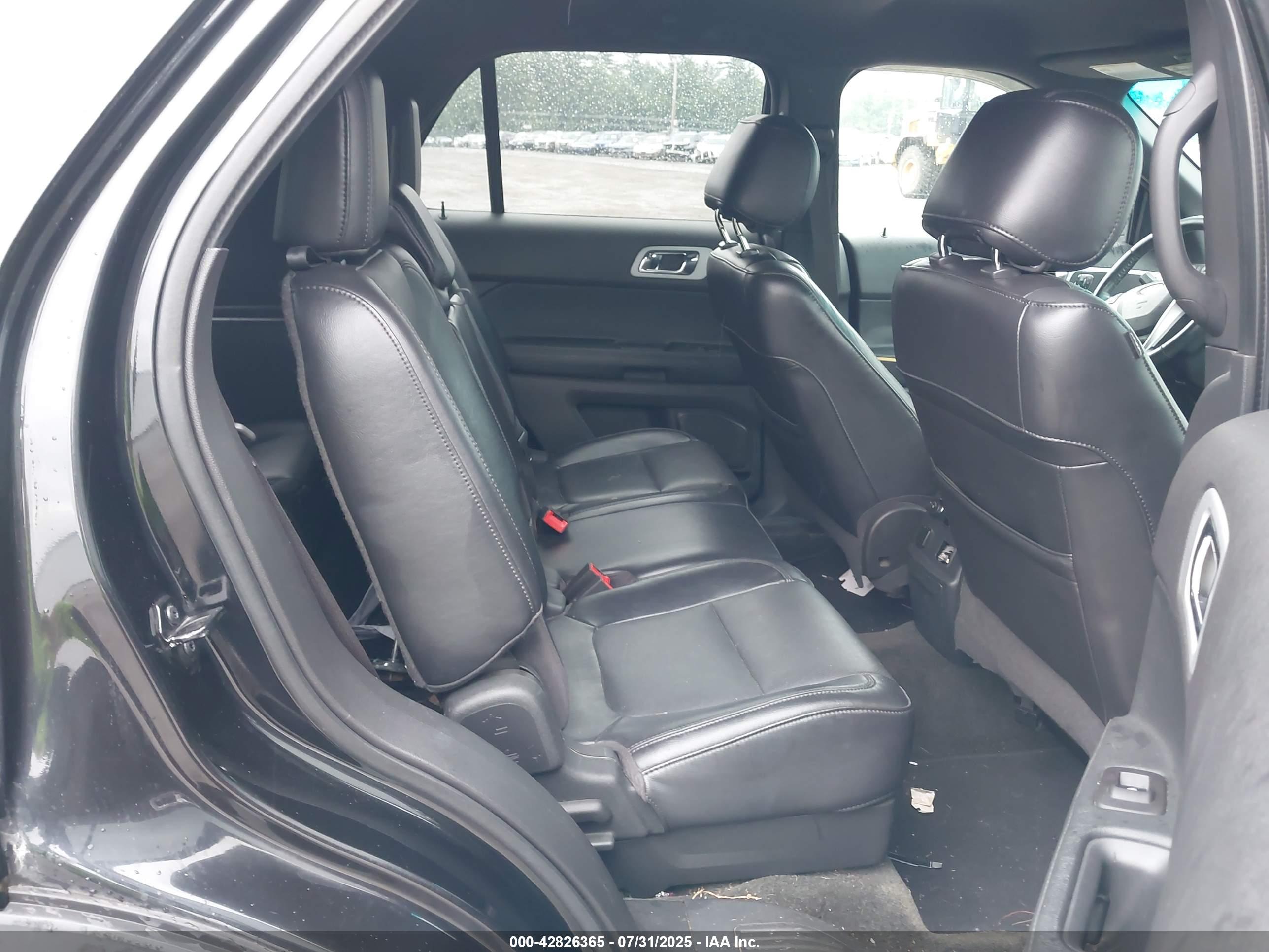 FORD EXPLORER image 8