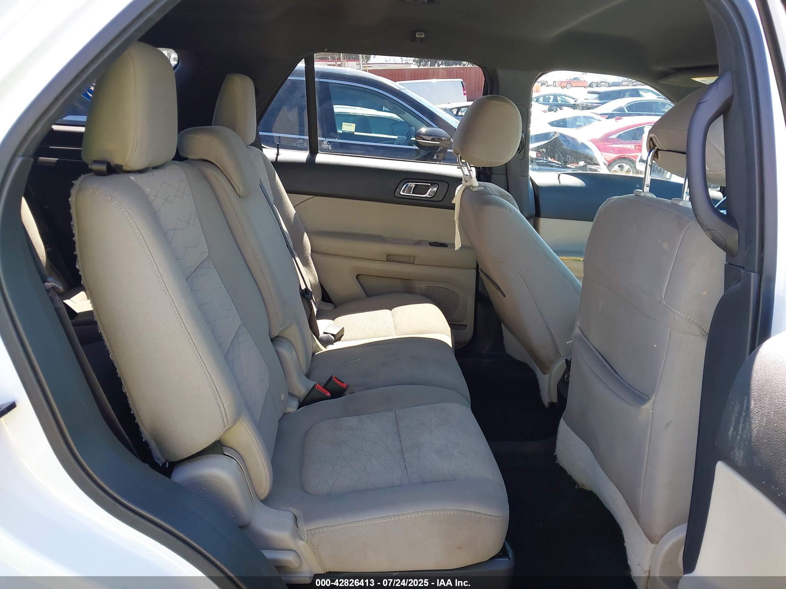 FORD EXPLORER image 8