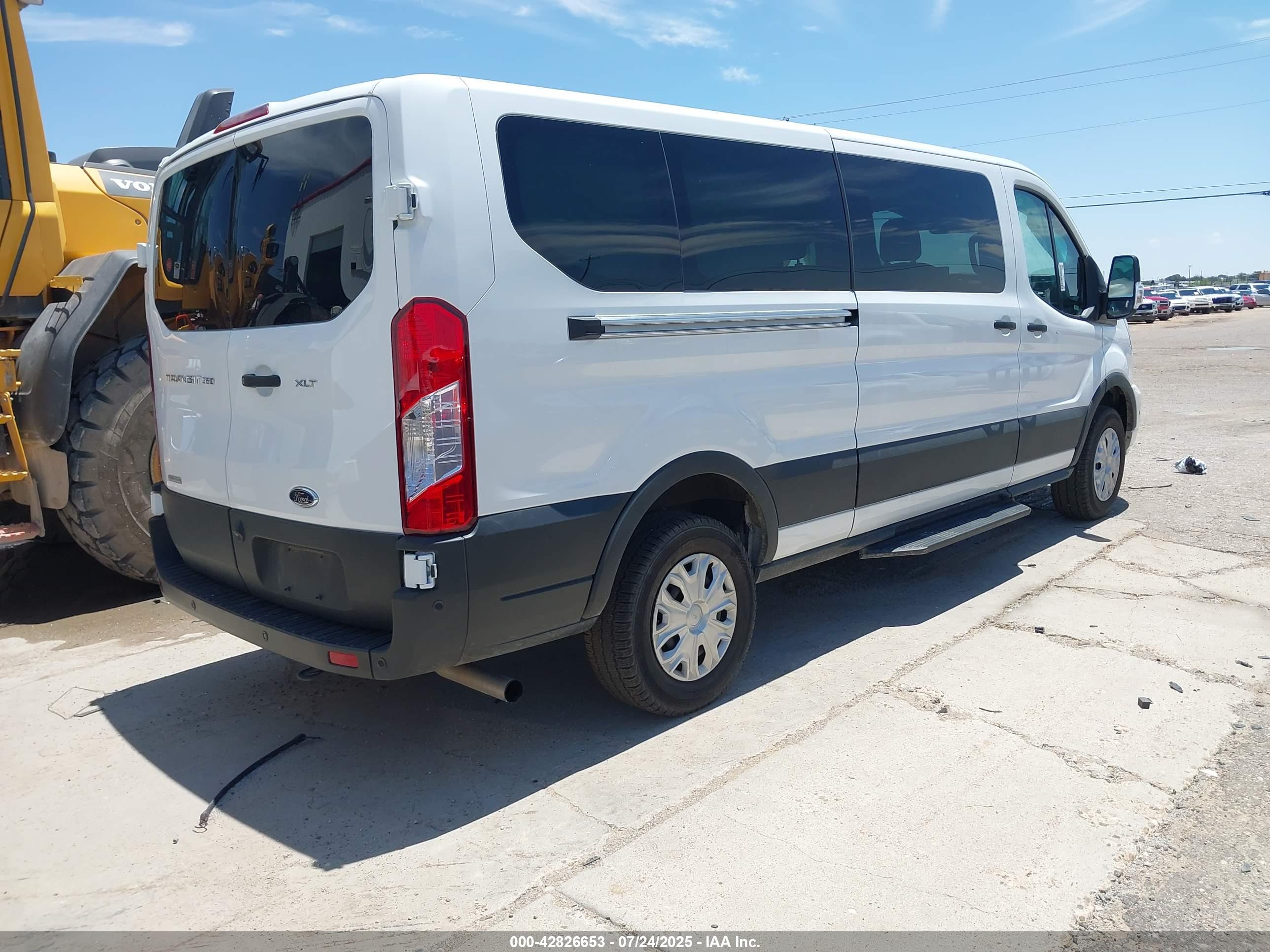 FORD TRANSIT-350 image 4