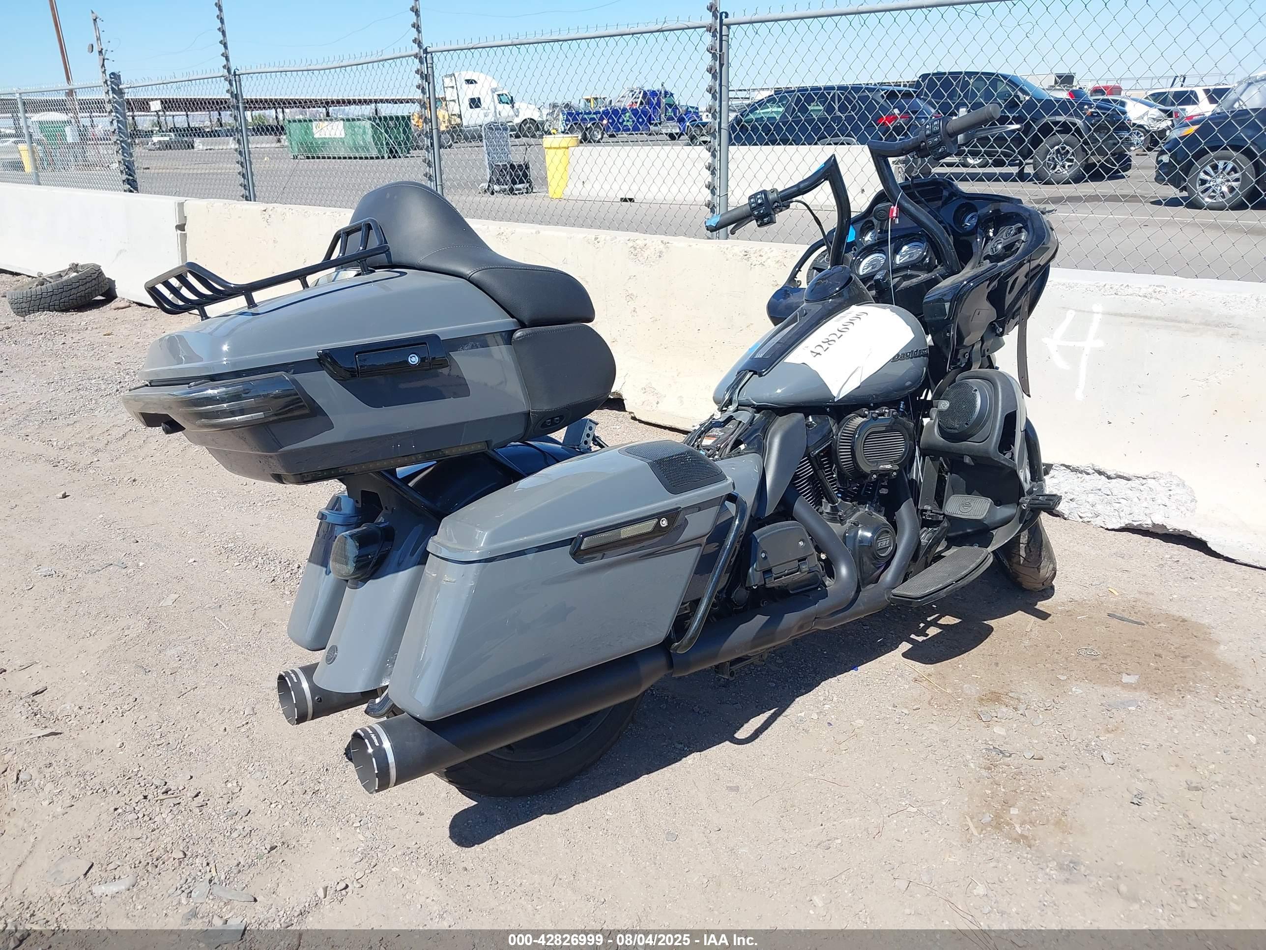HARLEY-DAVIDSON FLTRK image 4