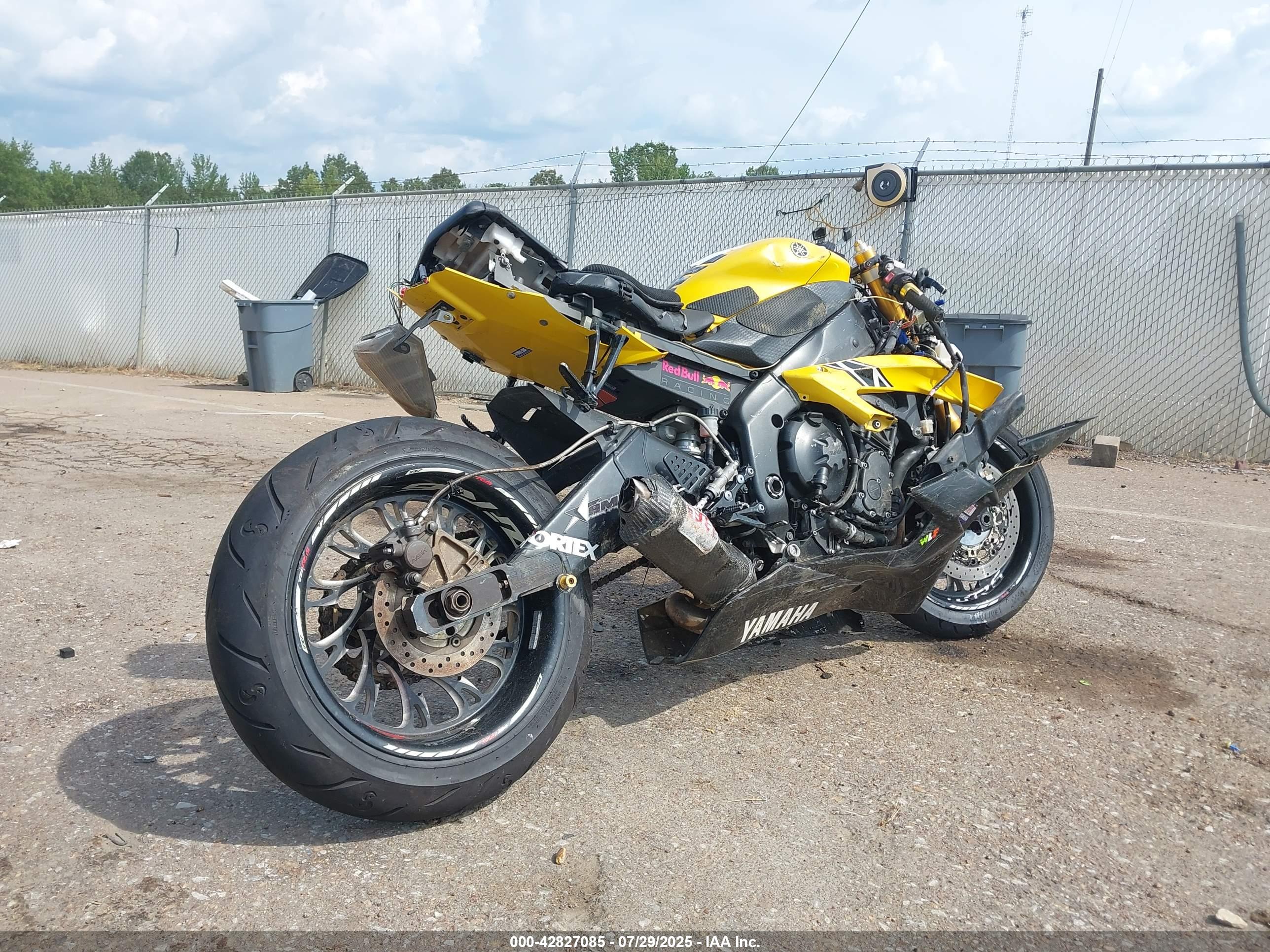 YAMAHA YZFR6 image 4