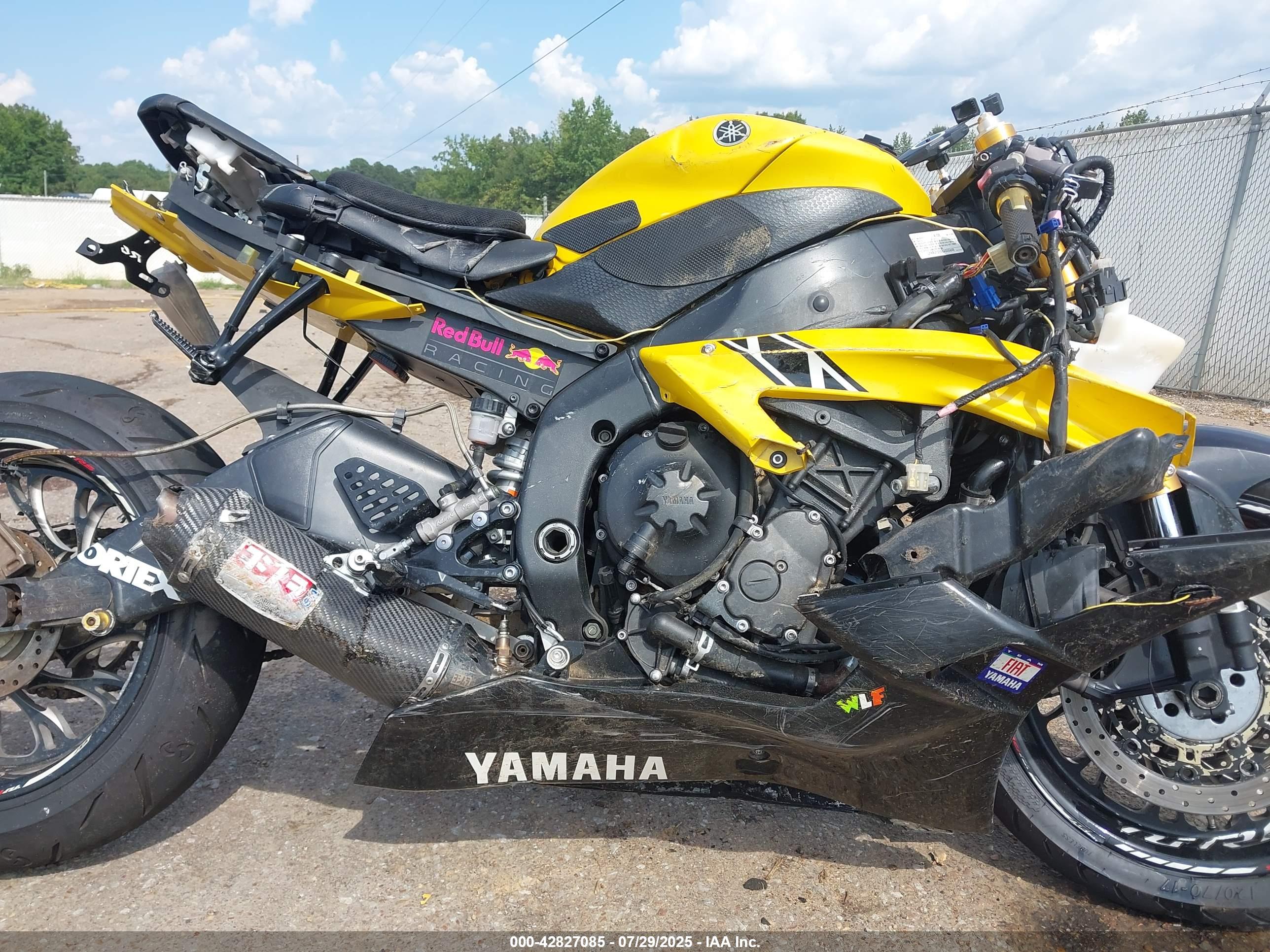 YAMAHA YZFR6 image 8