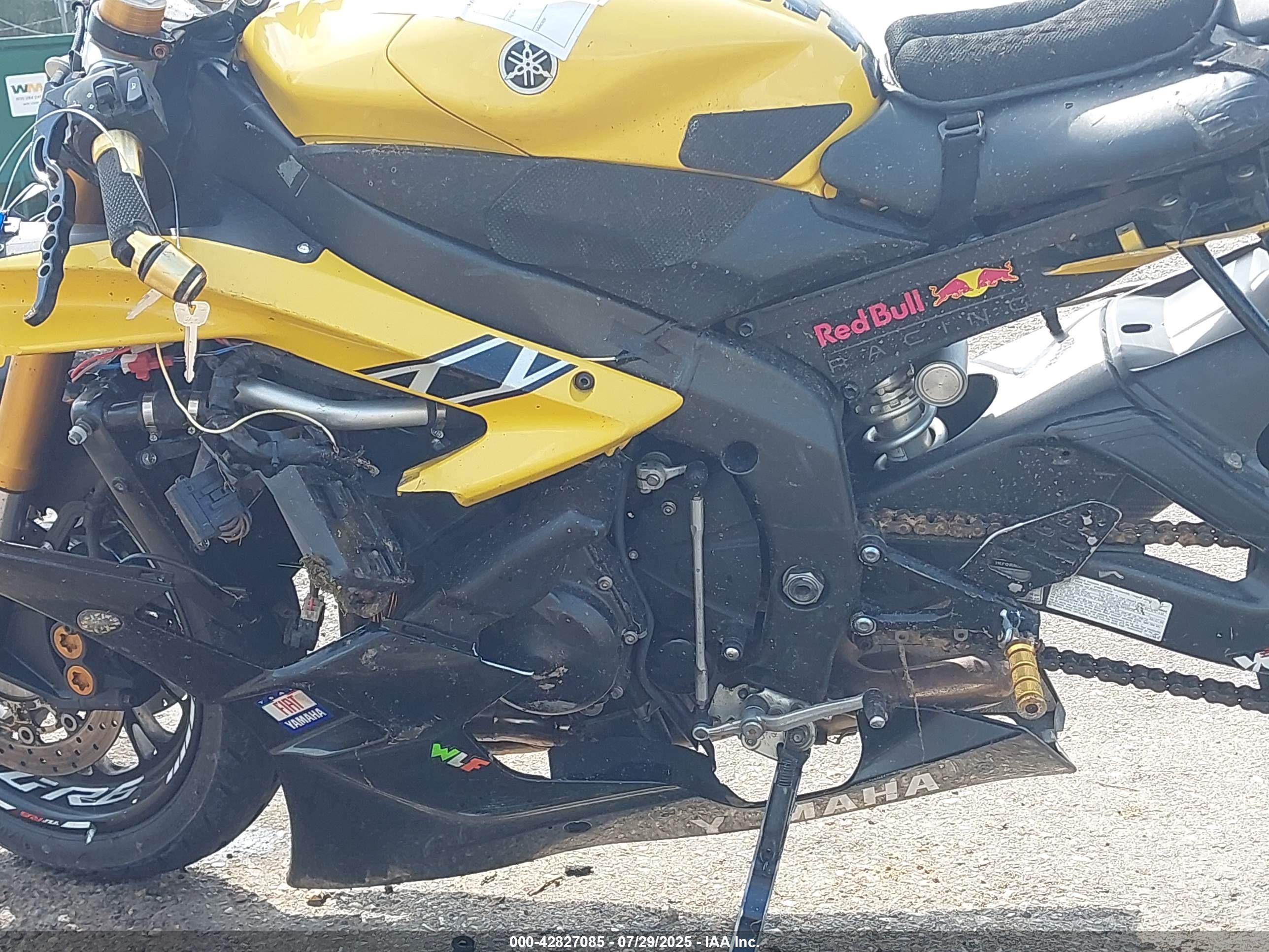 YAMAHA YZFR6 image 9