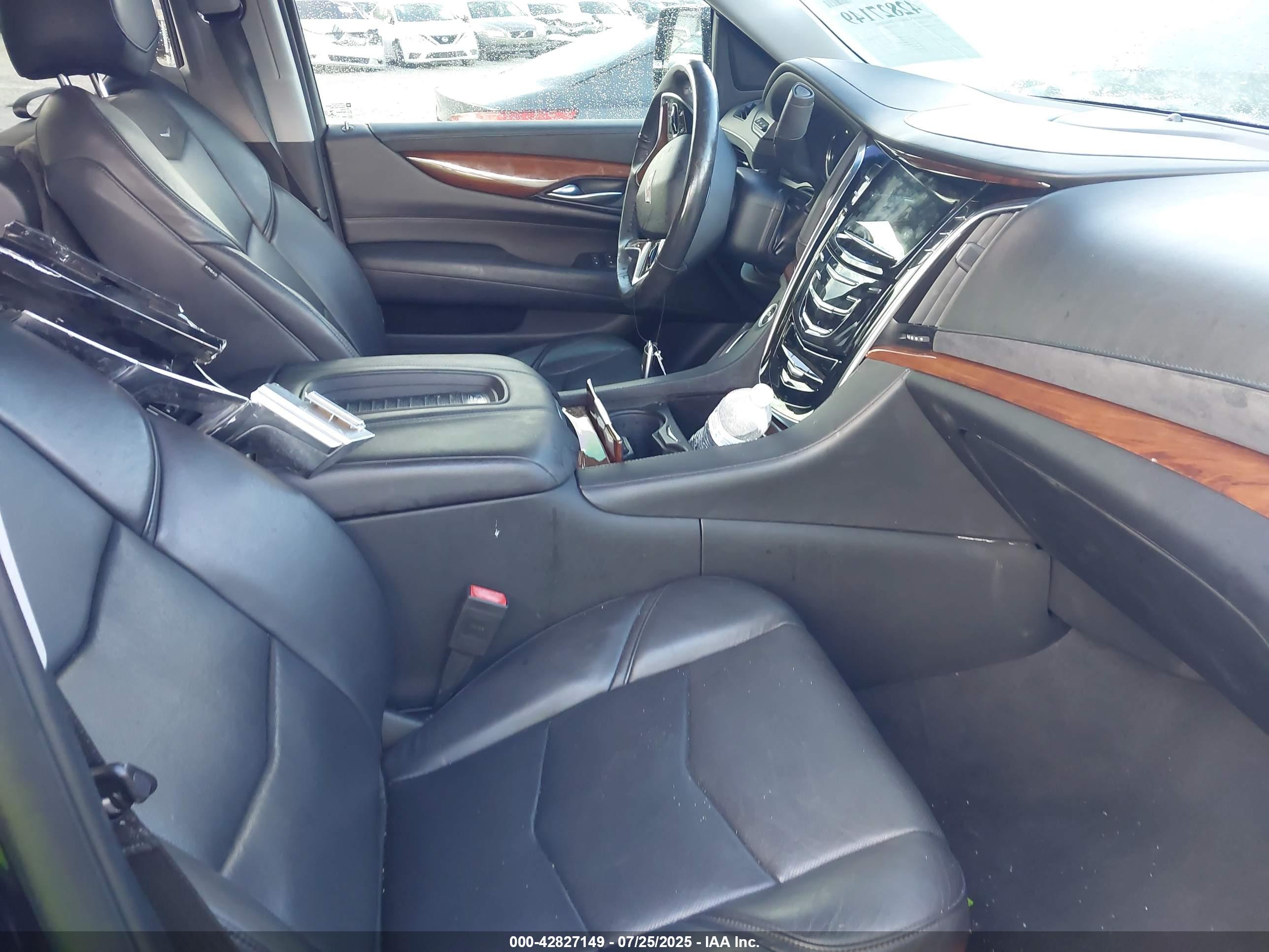 CADILLAC ESCALADE image 5