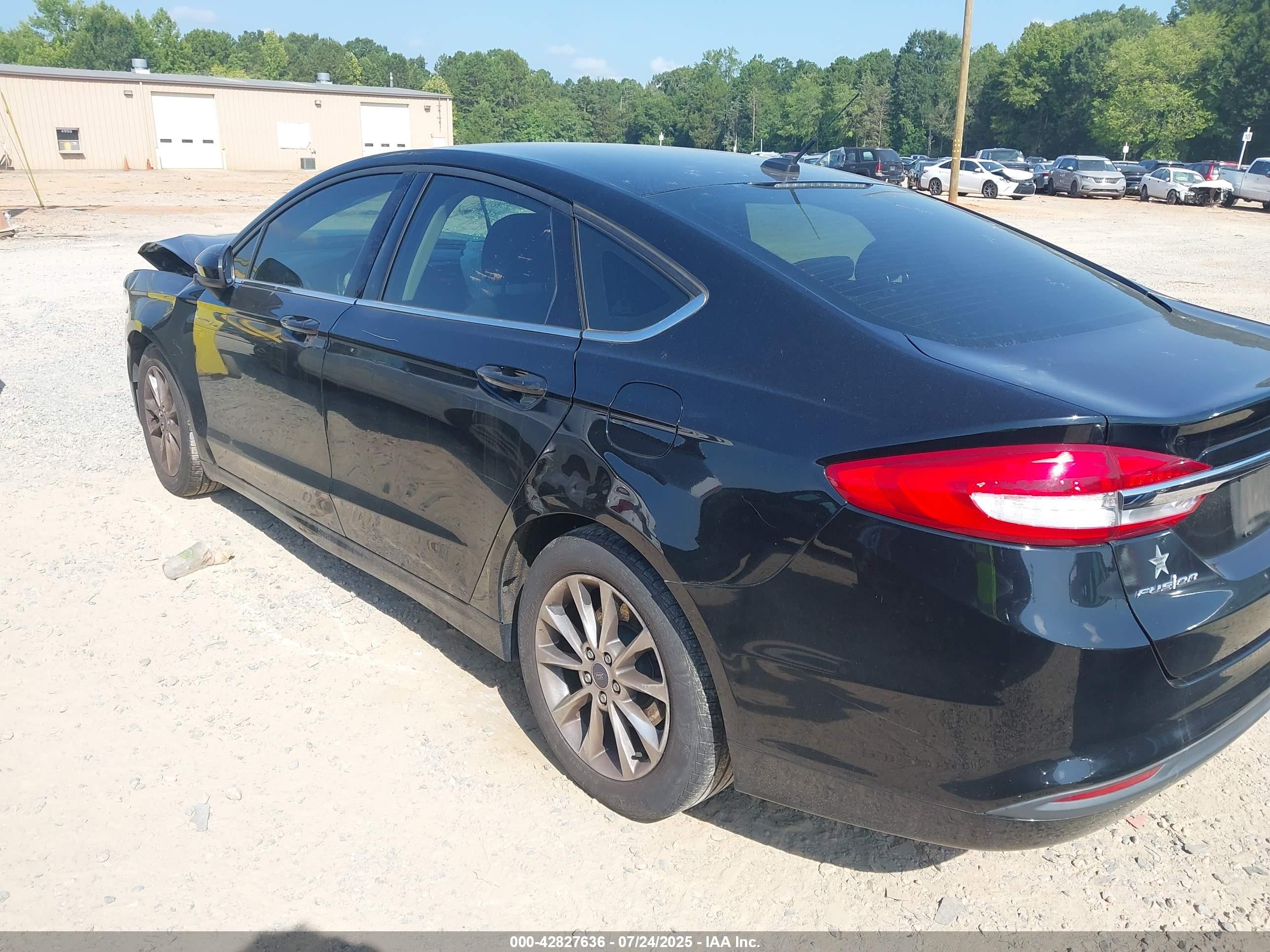 FORD FUSION image 3