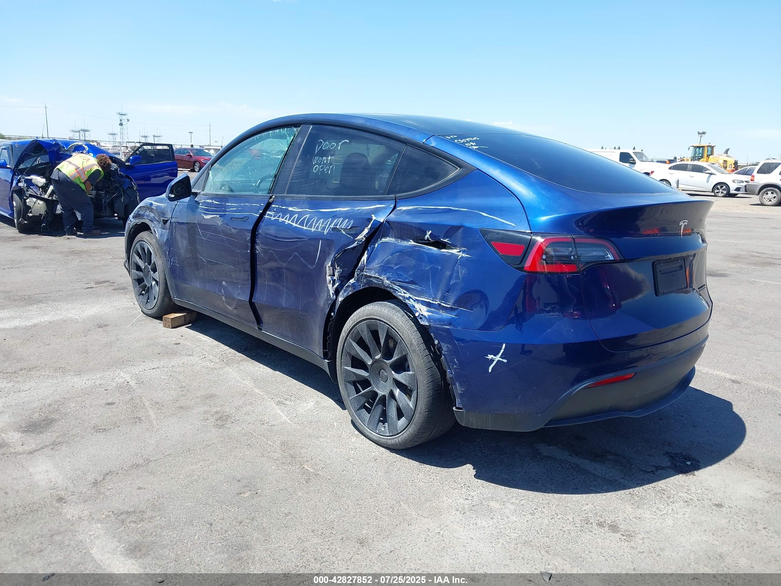 TESLA MODEL image 3
