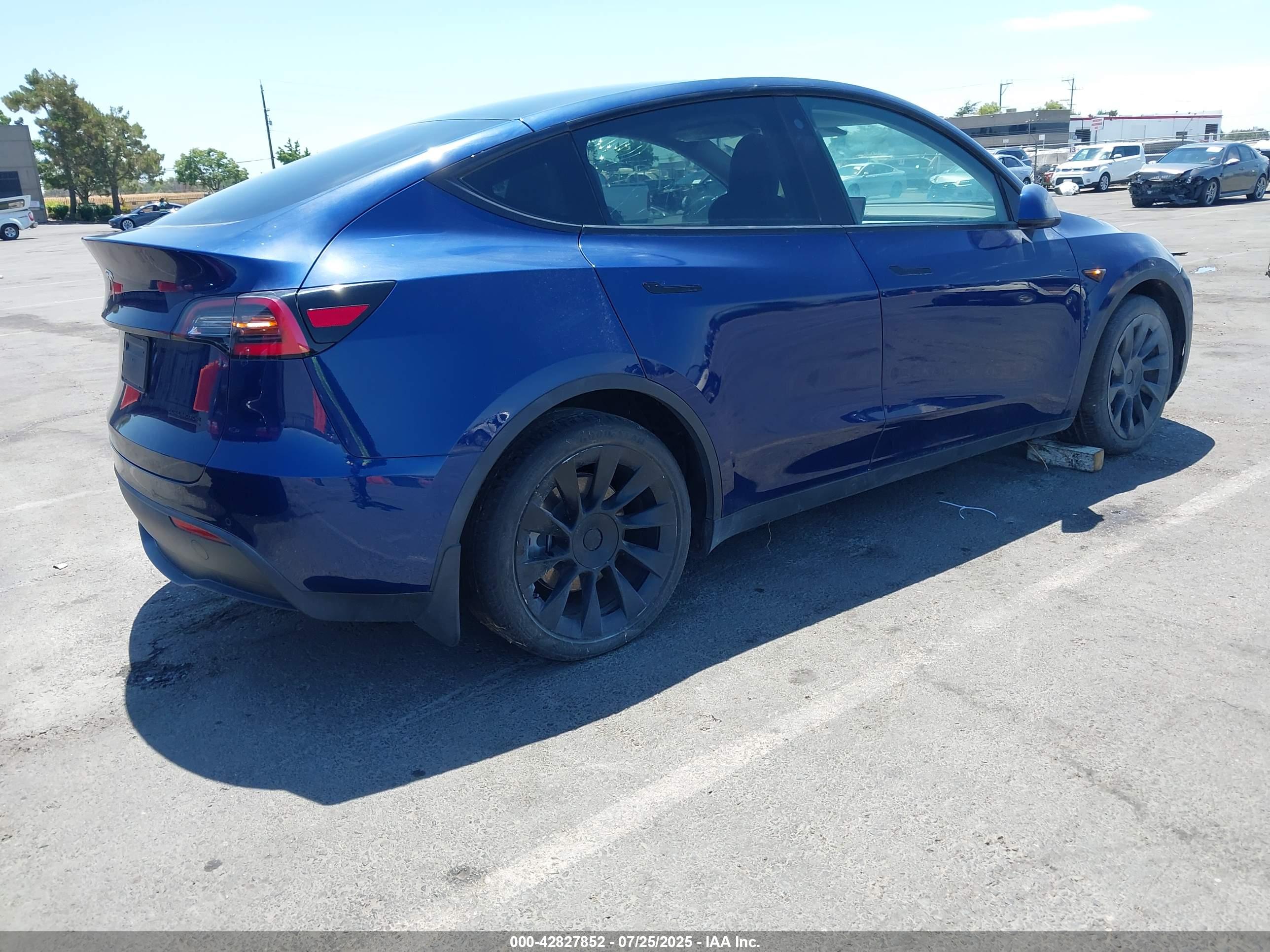 TESLA MODEL image 4