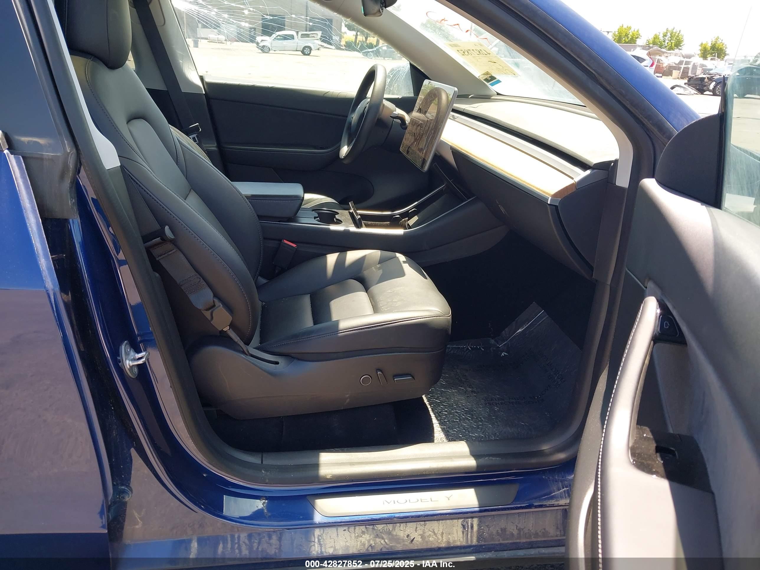 TESLA MODEL image 5