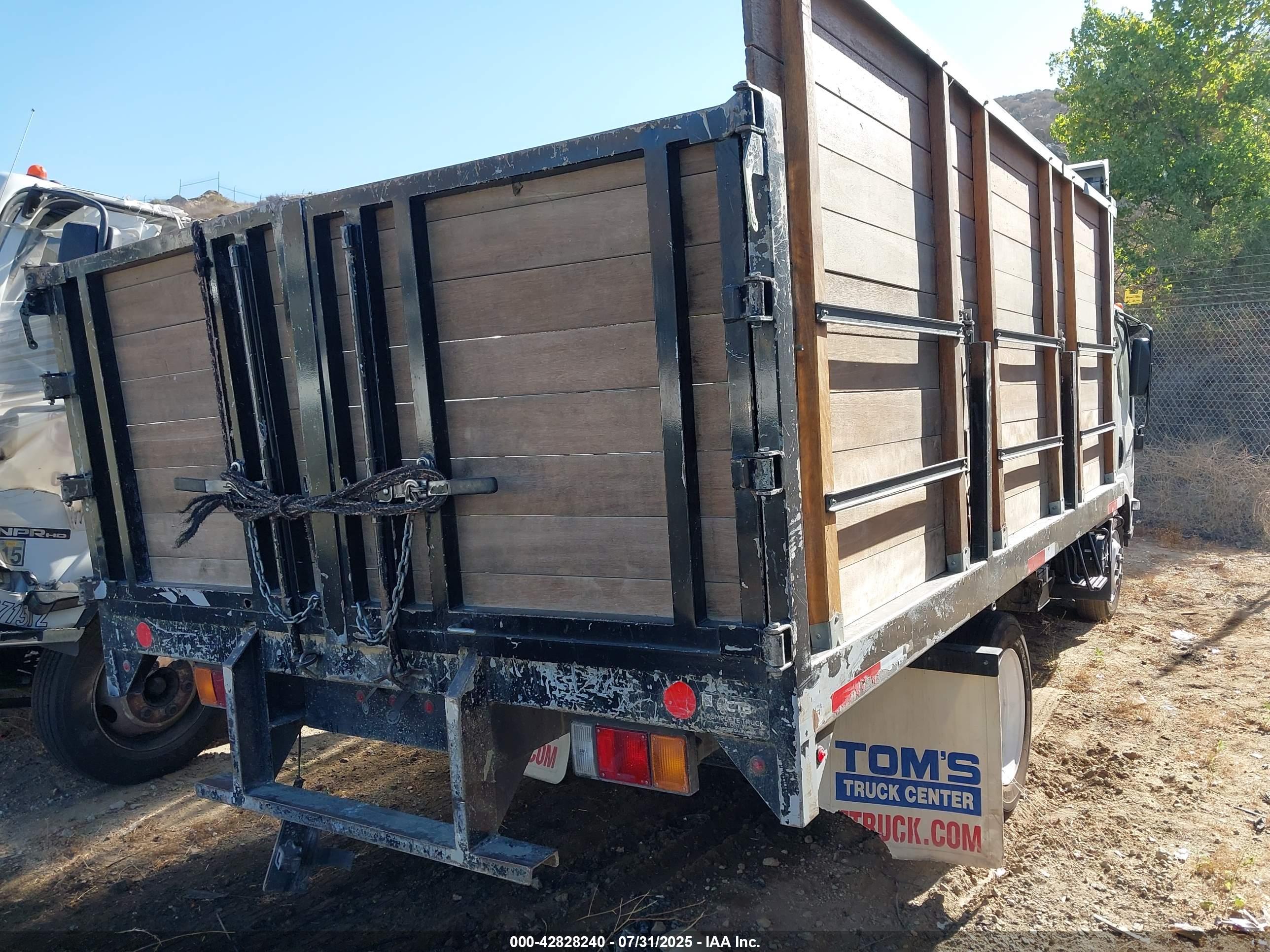 ISUZU NPR image 4