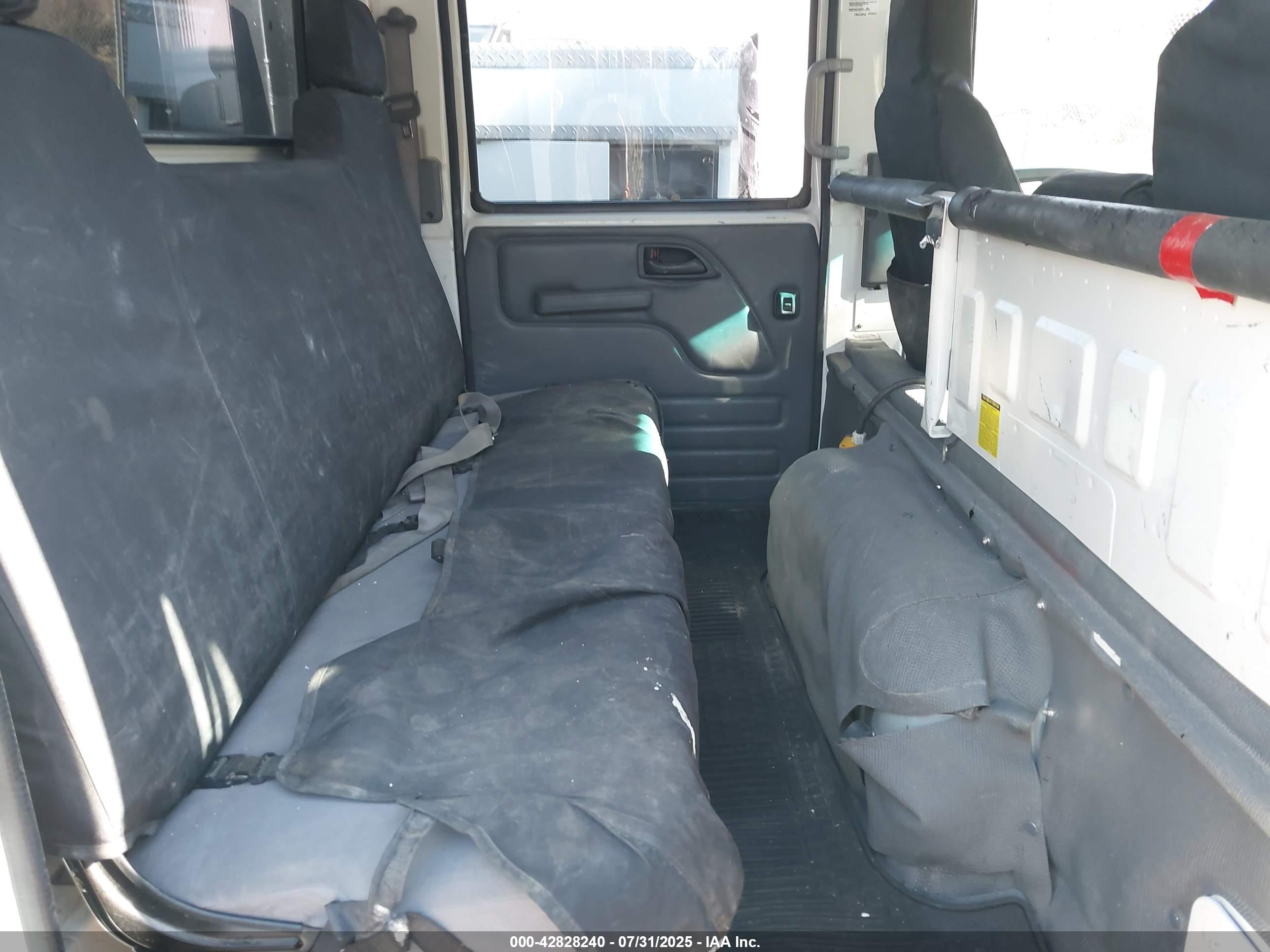 ISUZU NPR image 7
